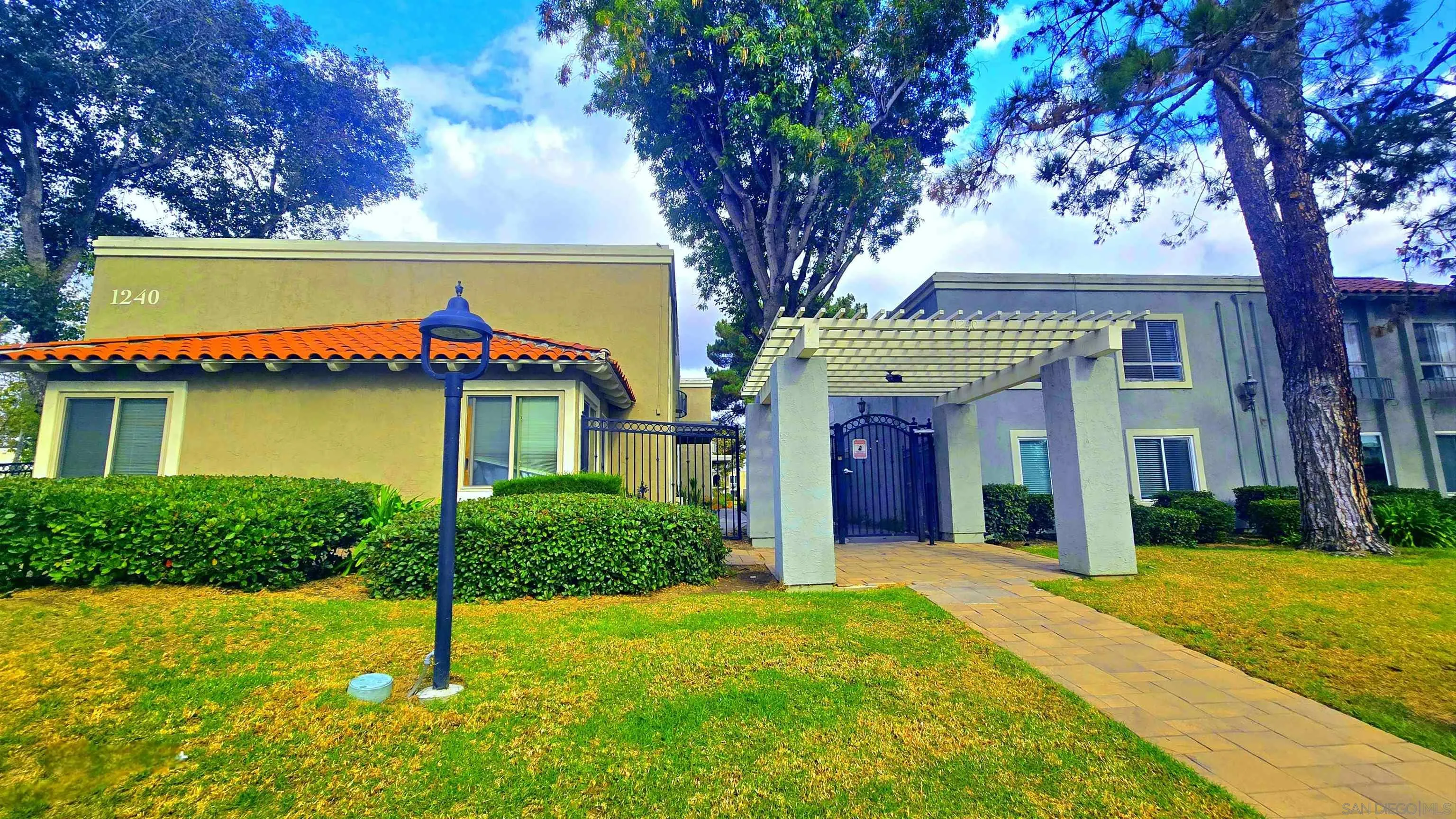 Photo #2: 250041593 Listing 