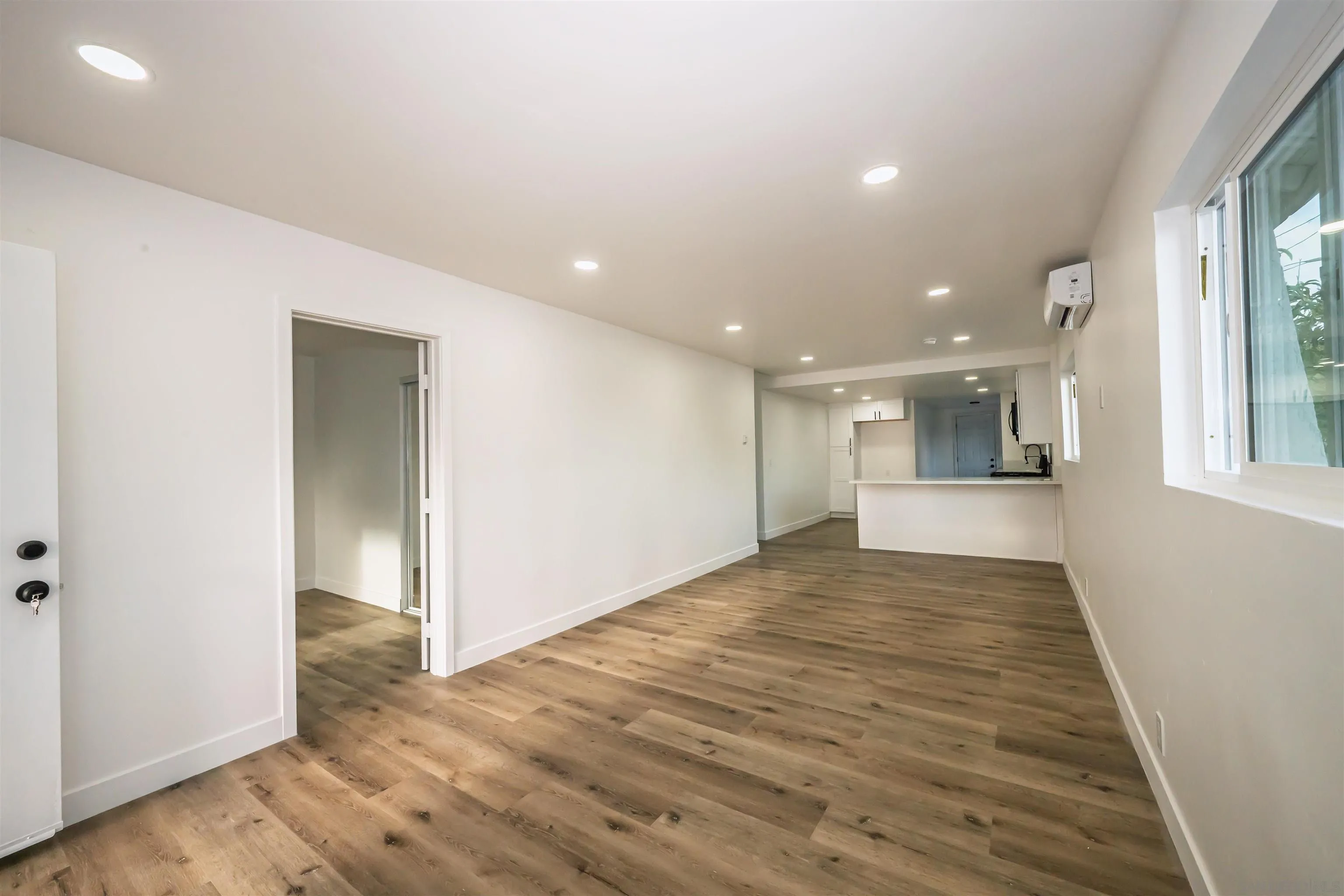 https://cdn.realtyfeed.com/cdn/127/250041597/de127aa63c757aeed9c3f07a8429edcb.webp