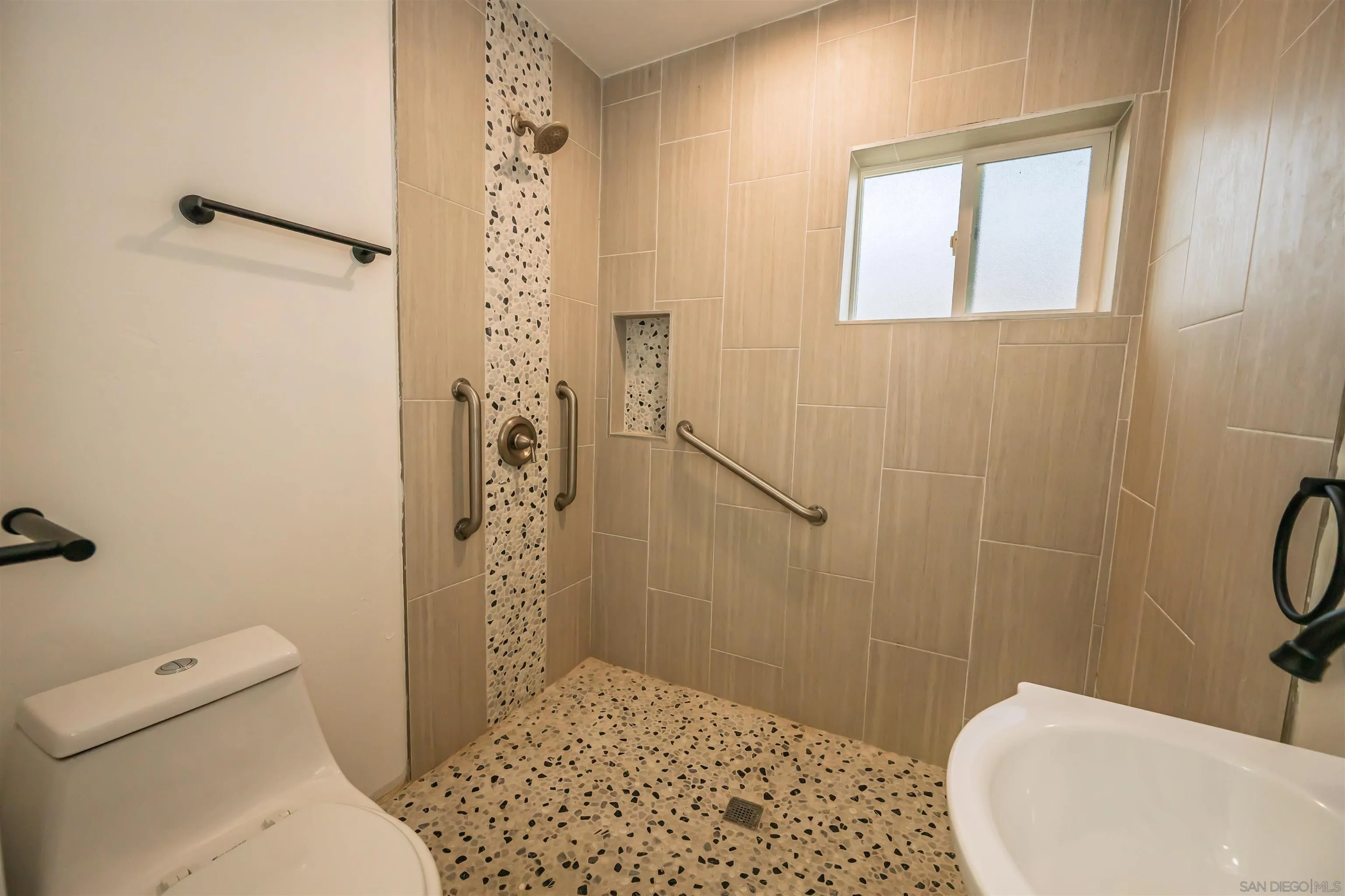 https://cdn.realtyfeed.com/cdn/127/250041597/fa86aef508a744627c2fbe7267e52c55.webp