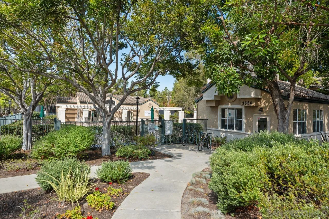 https://cdn.realtyfeed.com/cdn/127/250041600/01e5e74fb097ef4a95cae680c9ffee63.webp