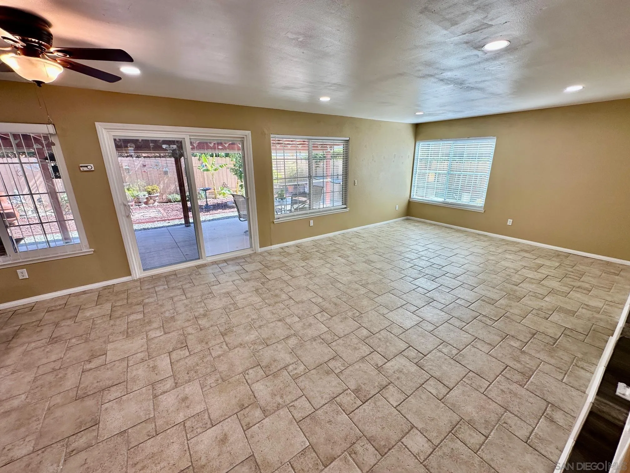 https://cdn.realtyfeed.com/cdn/127/250041612/71ff9312f07740fe40d6f4e4dce8fad1.webp