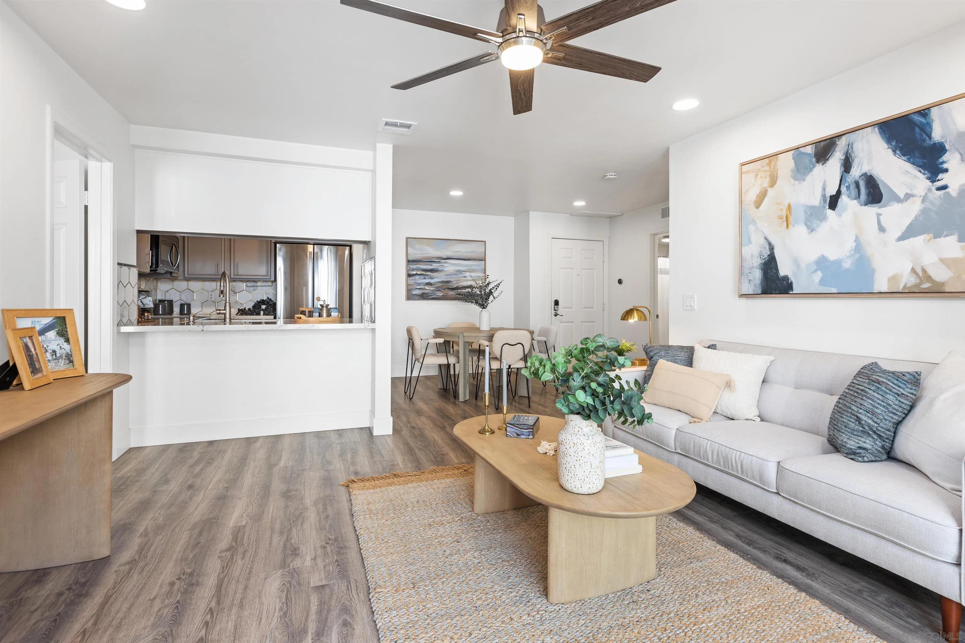 Photo #4: 250041623 Listing 