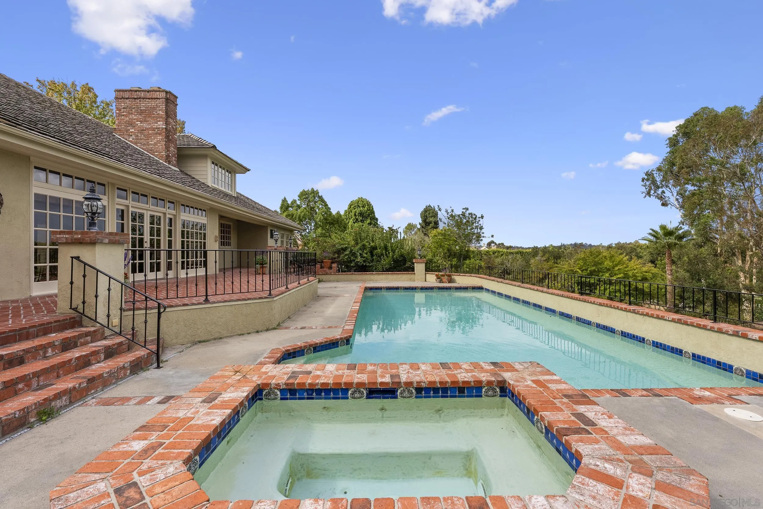 https://cdn.realtyfeed.com/cdn/127/250041627/1e9c3392e46443b76790016a49939996.webp
