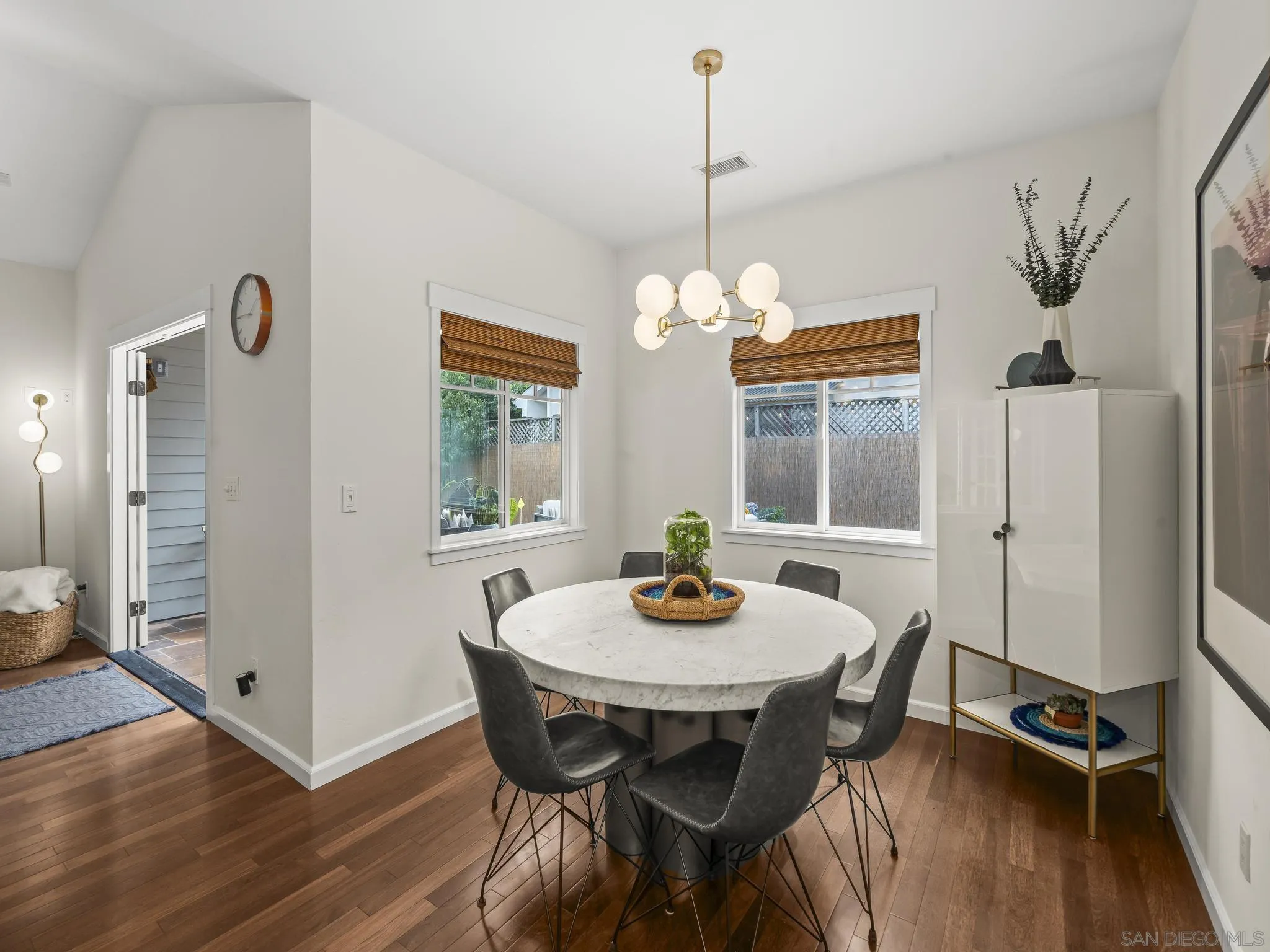 https://cdn.realtyfeed.com/cdn/127/250041628/6ffcf12e2b64c03d92809b30cbd99e8f.webp