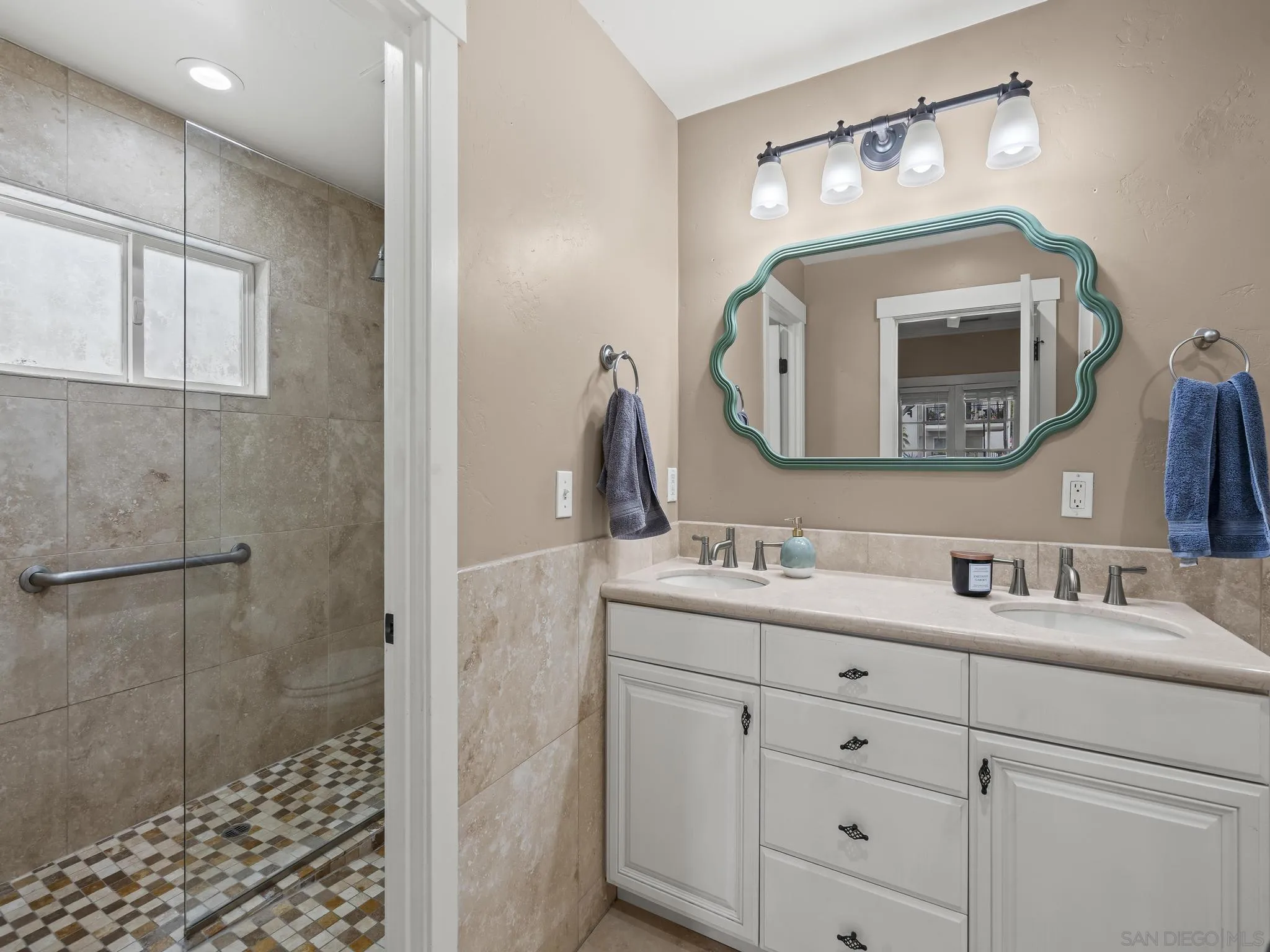 https://cdn.realtyfeed.com/cdn/127/250041628/882514b2693ac4dab51e9bcdc3944b6c.webp