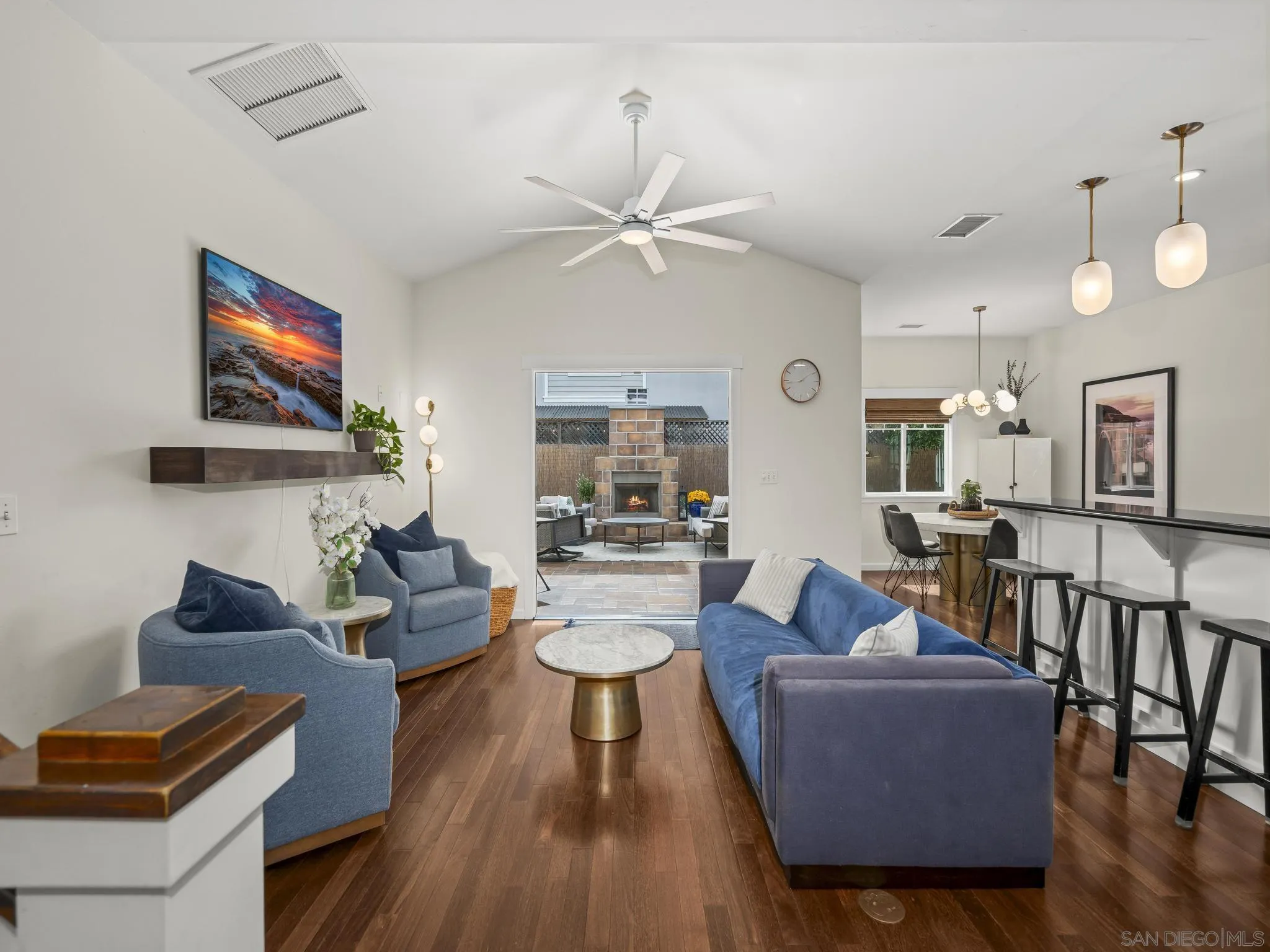 https://cdn.realtyfeed.com/cdn/127/250041628/e52040f77aec48d38136191744bc0859.webp