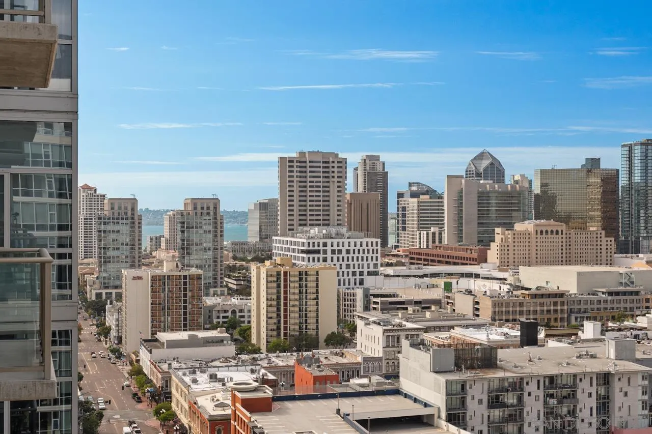 https://cdn.realtyfeed.com/cdn/127/250041630/323c59a55e115e3cd4b120689a4273c1.webp