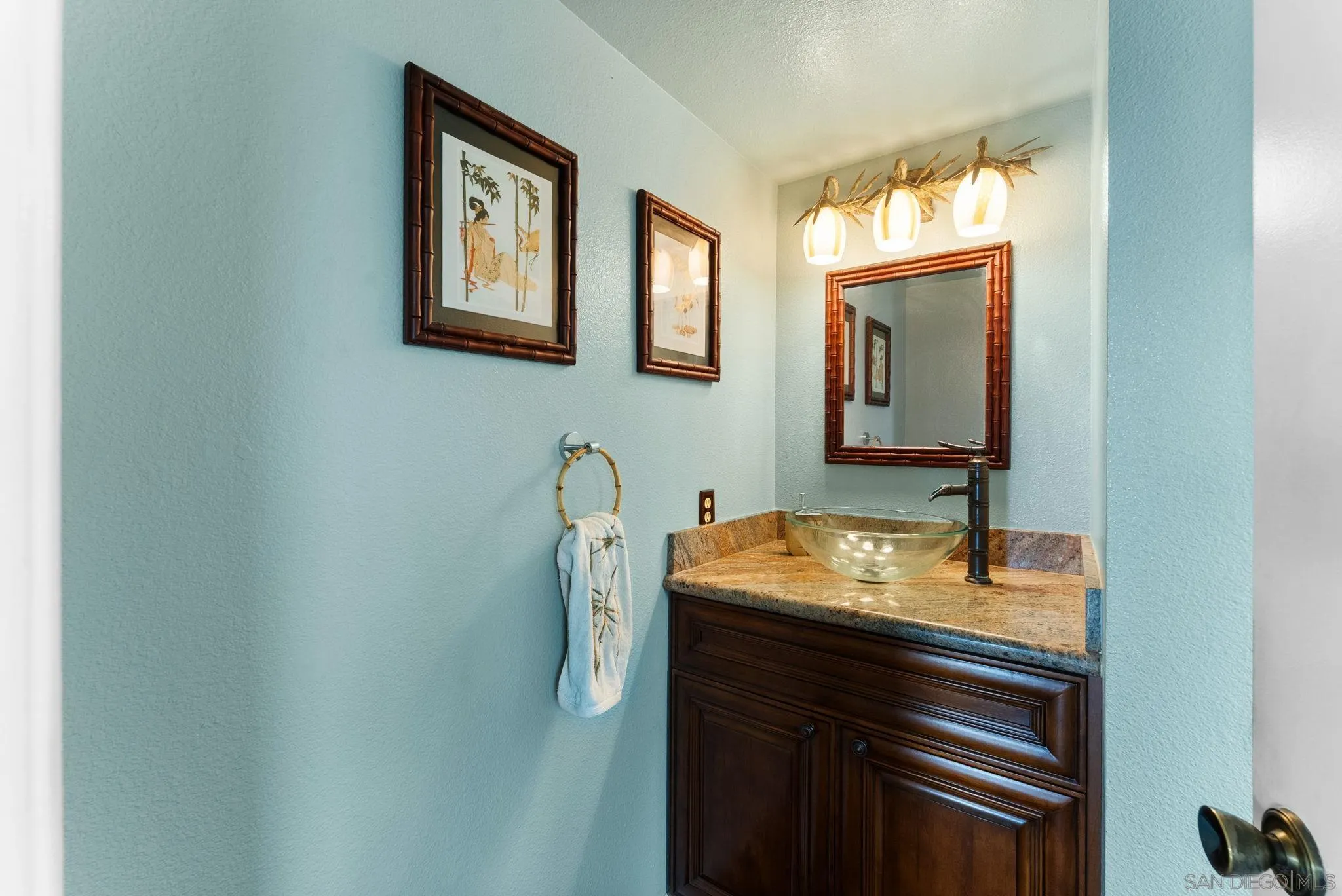 https://cdn.realtyfeed.com/cdn/127/250041635/2cb3af54eebca19ca6dc20d6043dcf45.webp