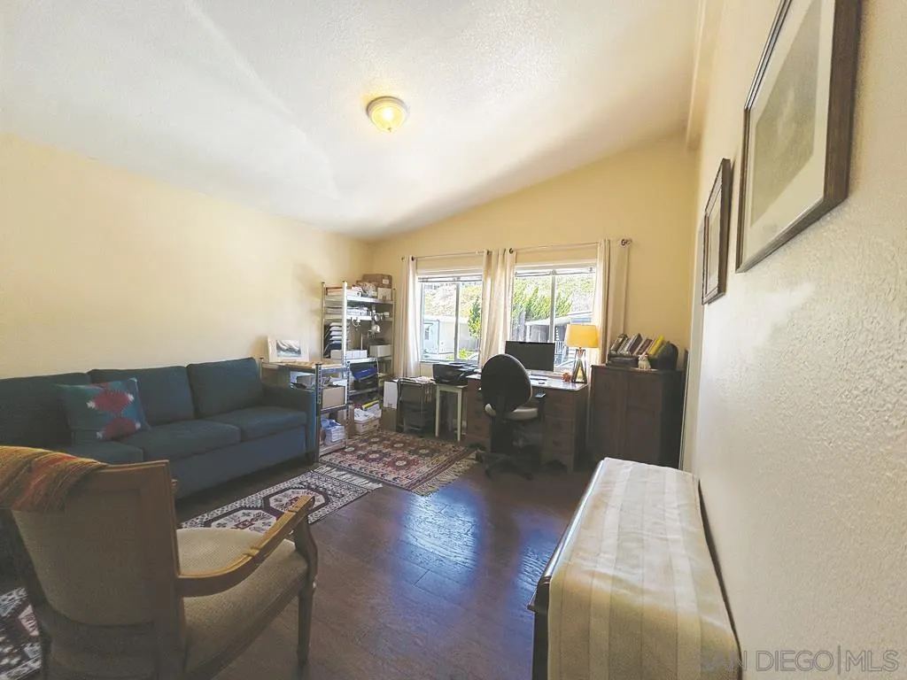 https://cdn.realtyfeed.com/cdn/127/250041636/51b6e7a321cec8d11cc614b6828b37ef.webp