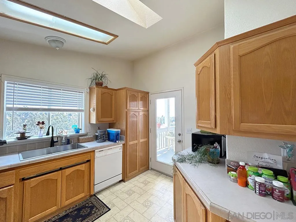 https://cdn.realtyfeed.com/cdn/127/250041636/869d02d15b2fc4d18bb6e684ff053bcd.webp