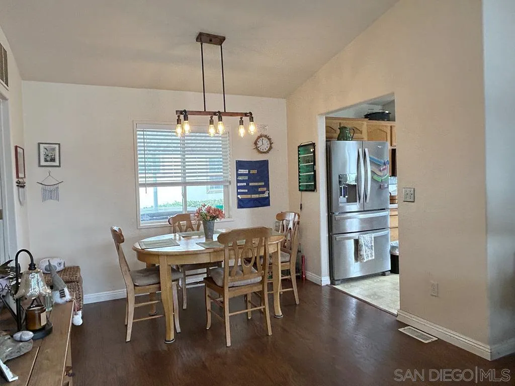 https://cdn.realtyfeed.com/cdn/127/250041636/99c191e84628dfbcc123ffaedecd98a2.webp