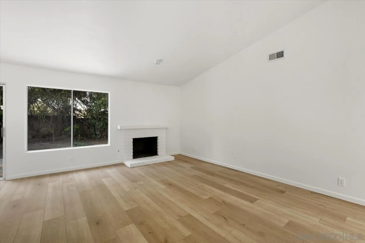 https://cdn.realtyfeed.com/cdn/127/250041643/3a12ecc27f071f58bc1514e2c2473b46.webp