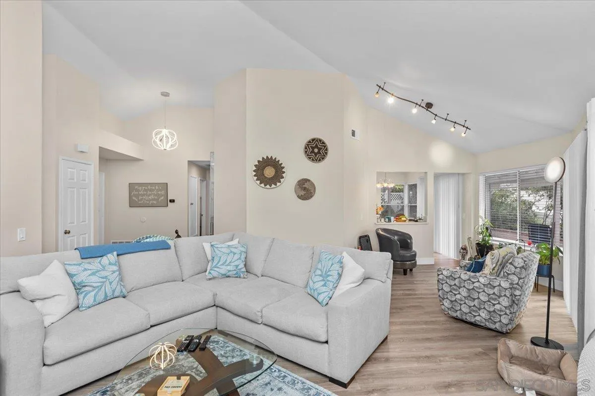 Photo #18: 250041644 Listing: Photo #18