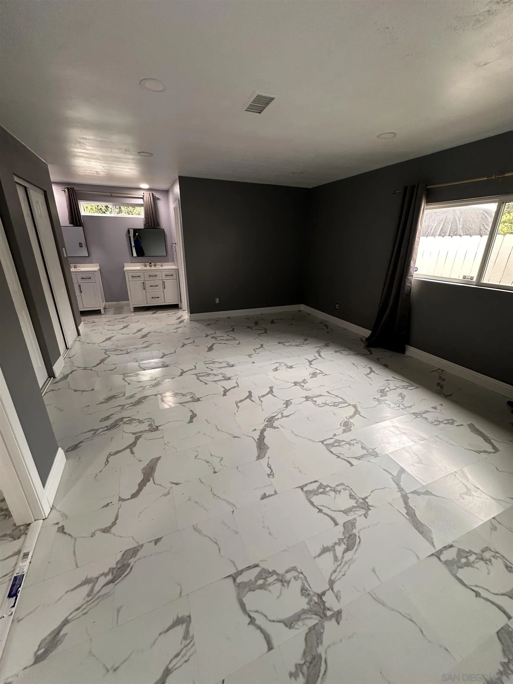https://cdn.realtyfeed.com/cdn/127/250041646/3f9d605bda5f5ef85eafa35b3a61682e.webp