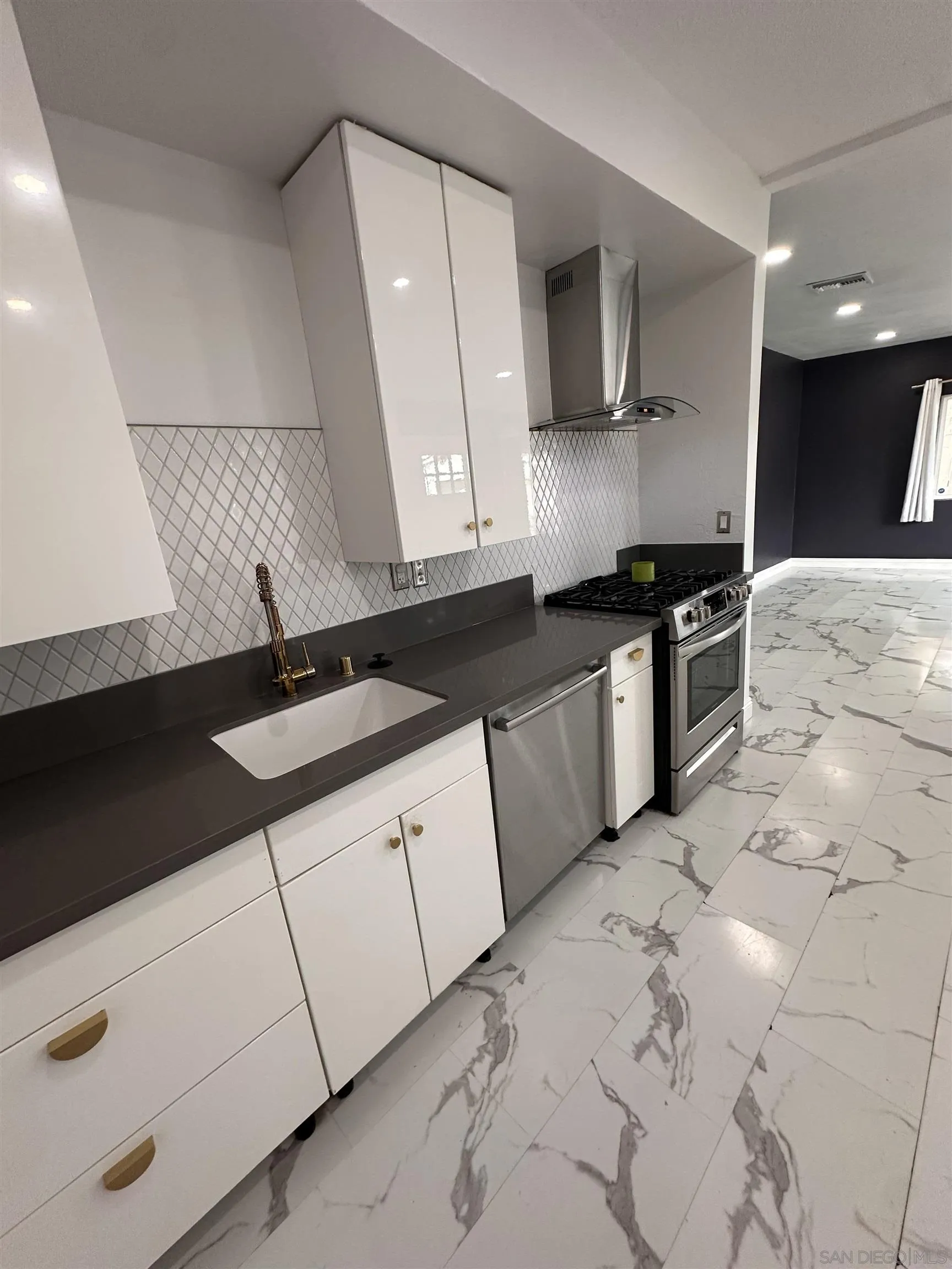 https://cdn.realtyfeed.com/cdn/127/250041646/438c2ba21b0aef60154b1064f35af16a.webp