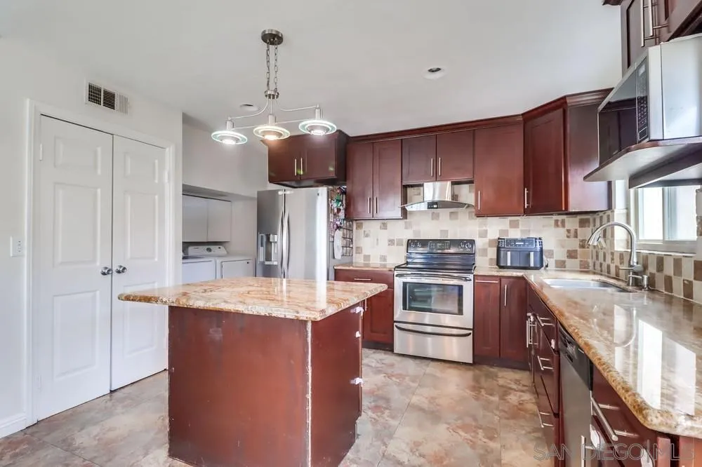 https://cdn.realtyfeed.com/cdn/127/250041650/8a4b2fa09c8cc7d9ae74e1943469d60a.webp