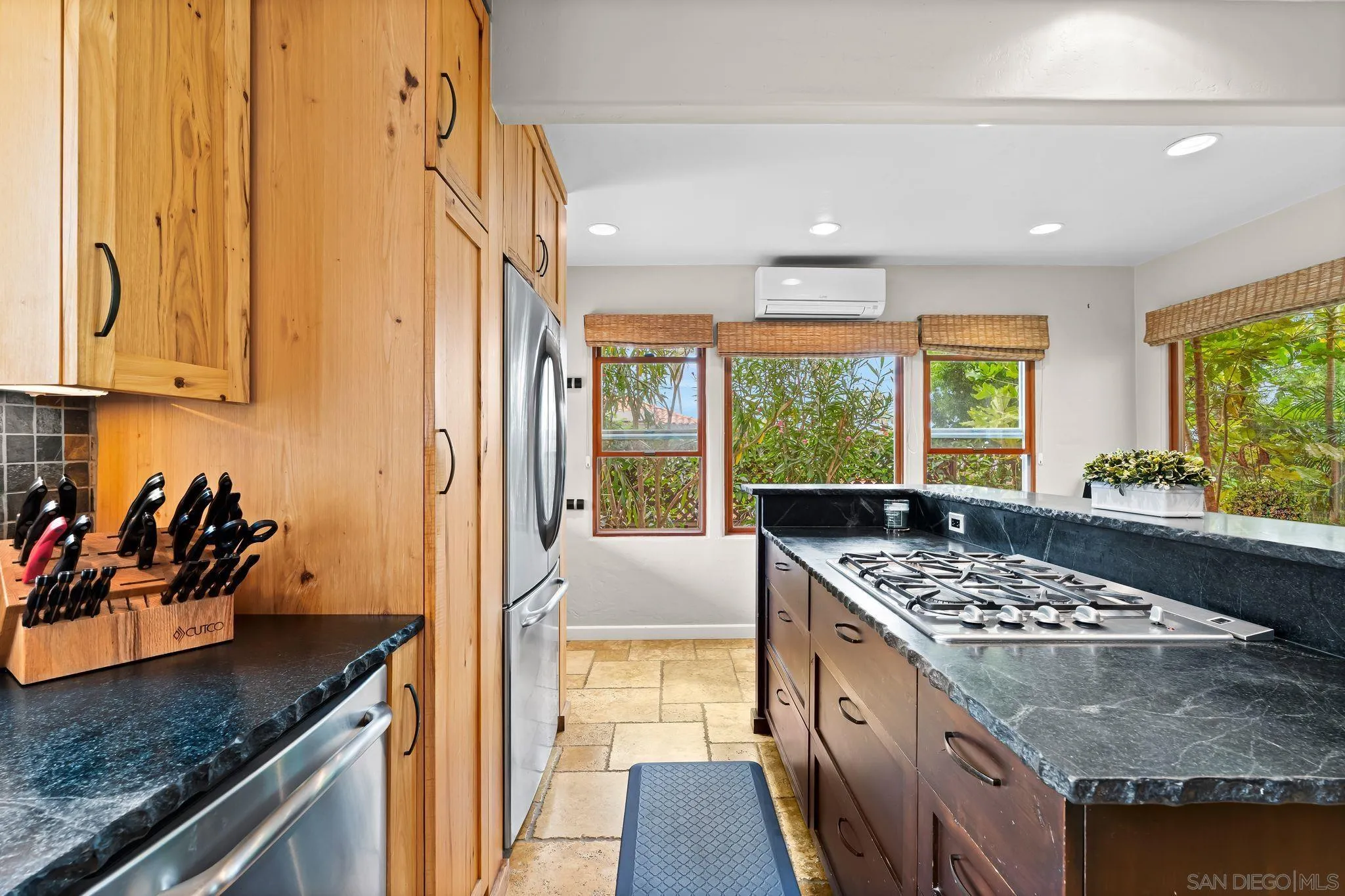 https://cdn.realtyfeed.com/cdn/127/250041652/07c0d22e5d3493f43d11d6355509207b.webp