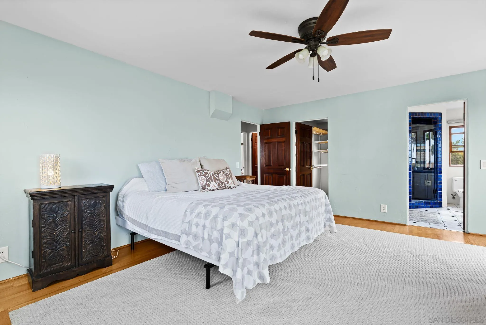 https://cdn.realtyfeed.com/cdn/127/250041652/14b85065d6981f4b09f970f57f4939a9.webp