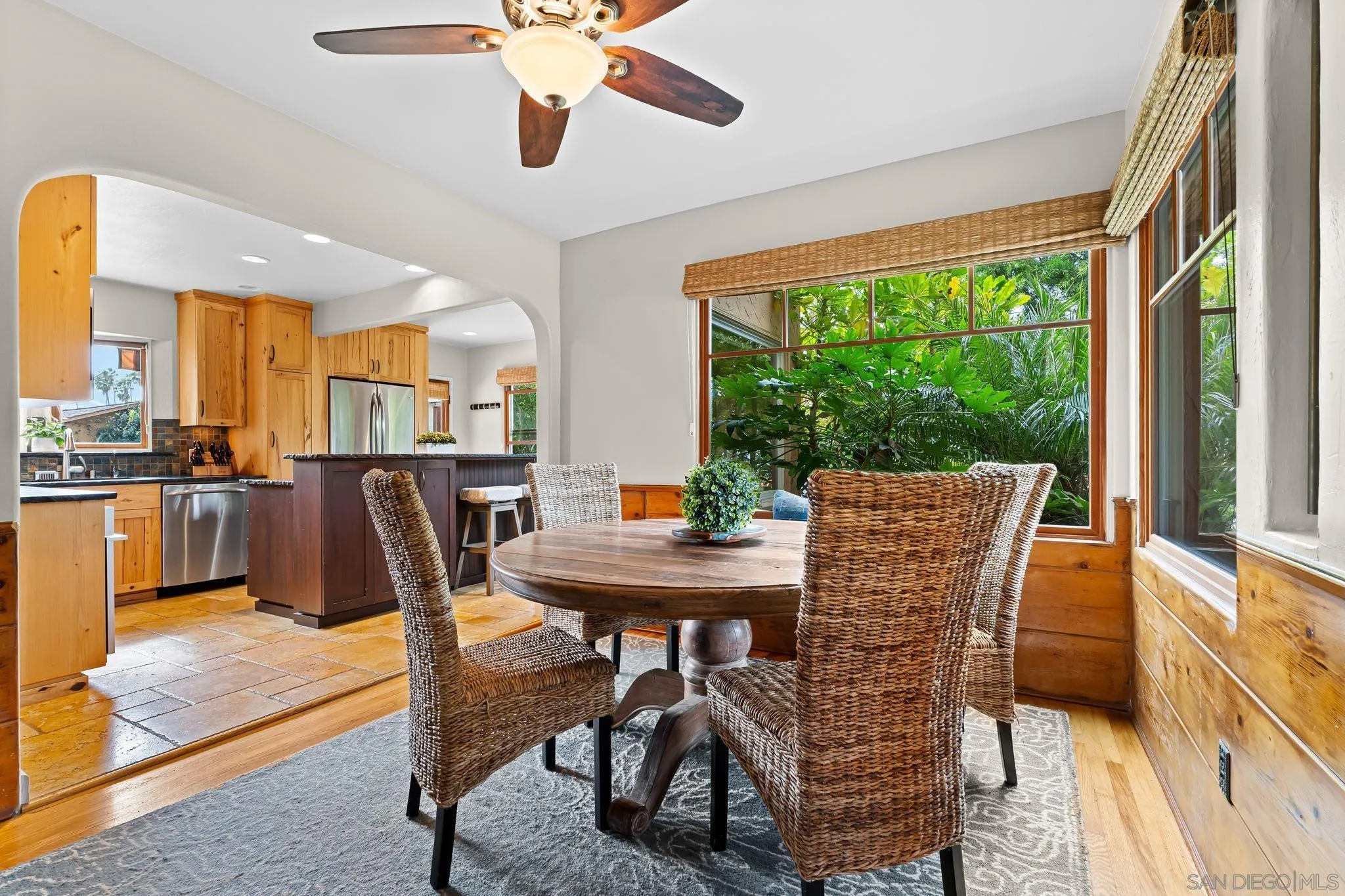 https://cdn.realtyfeed.com/cdn/127/250041652/94b8019d3330c64ee7cf354c9888d1ff.webp