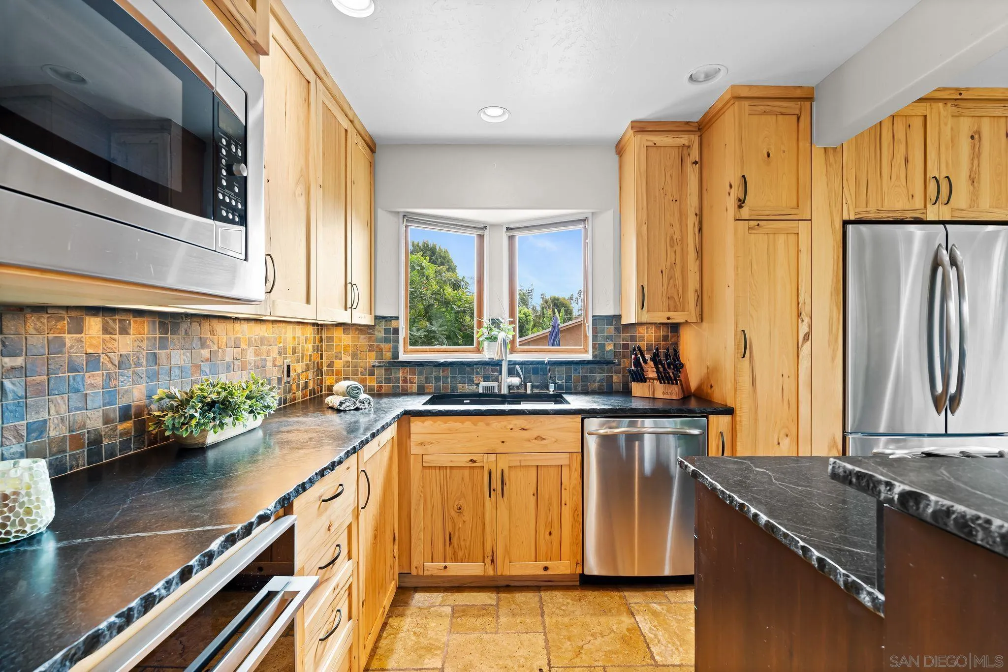 https://cdn.realtyfeed.com/cdn/127/250041652/9970a4dfc7127a62f4dbf82040dd92b0.webp