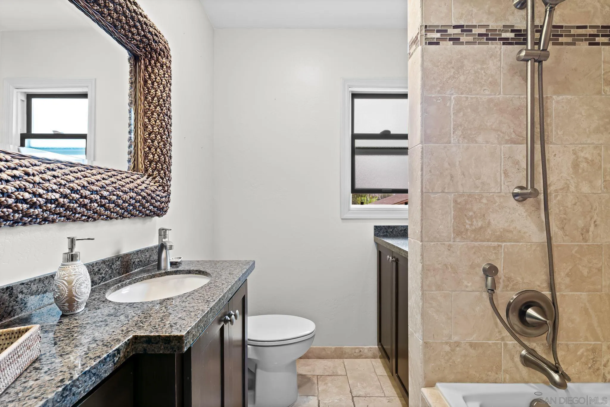 https://cdn.realtyfeed.com/cdn/127/250041652/ce77519e858af59cb608d0550ac19a97.webp