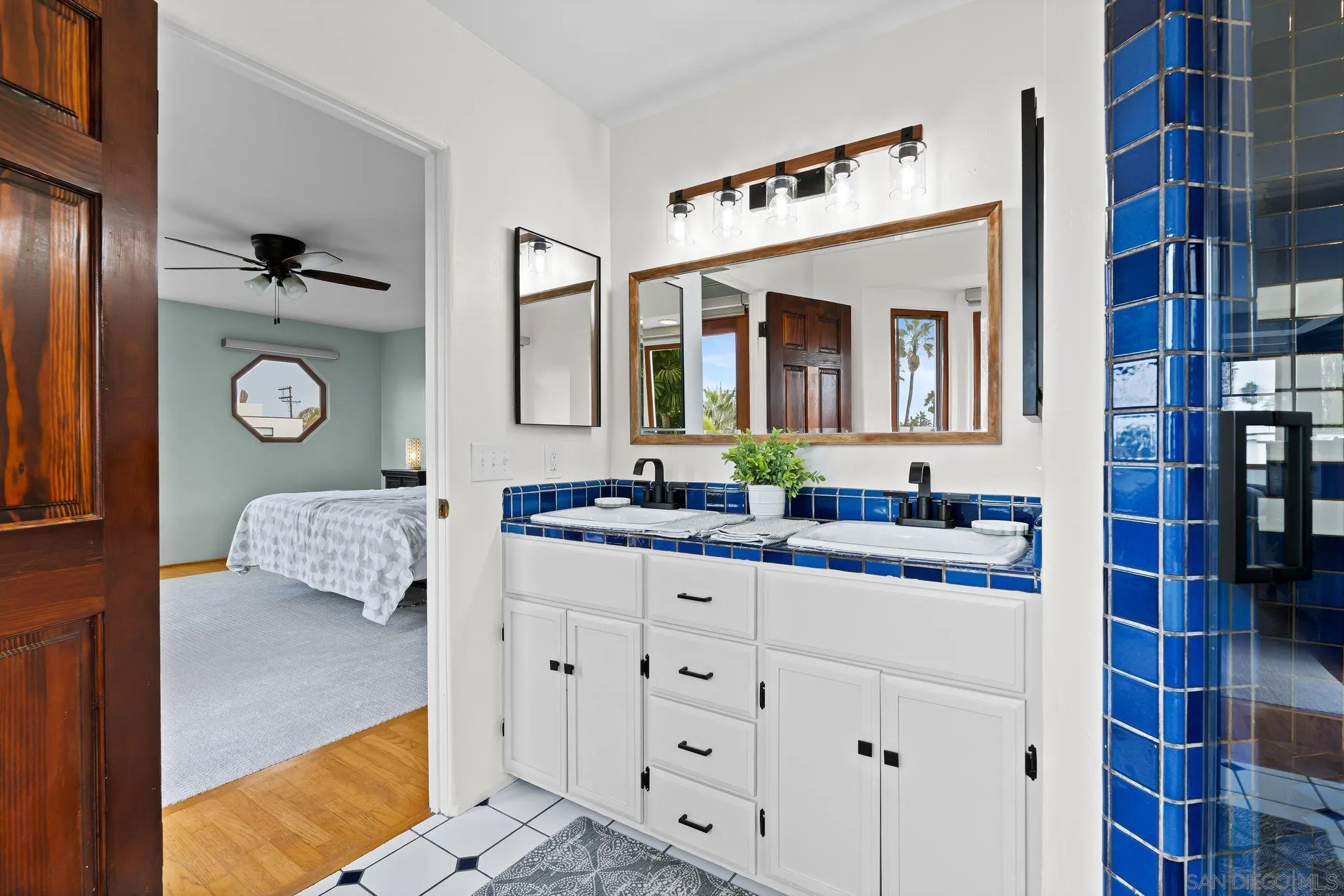 https://cdn.realtyfeed.com/cdn/127/250041652/e29f12db5835a956b469a6d9d13408e8.webp