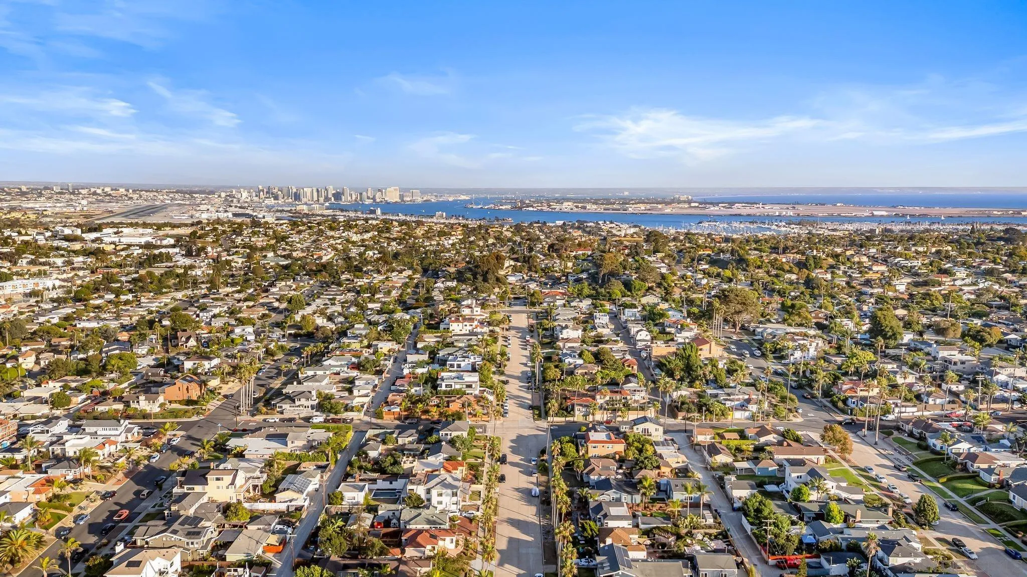 https://cdn.realtyfeed.com/cdn/127/250041652/f94a1986d6ef426fd4f7a72384680880.webp