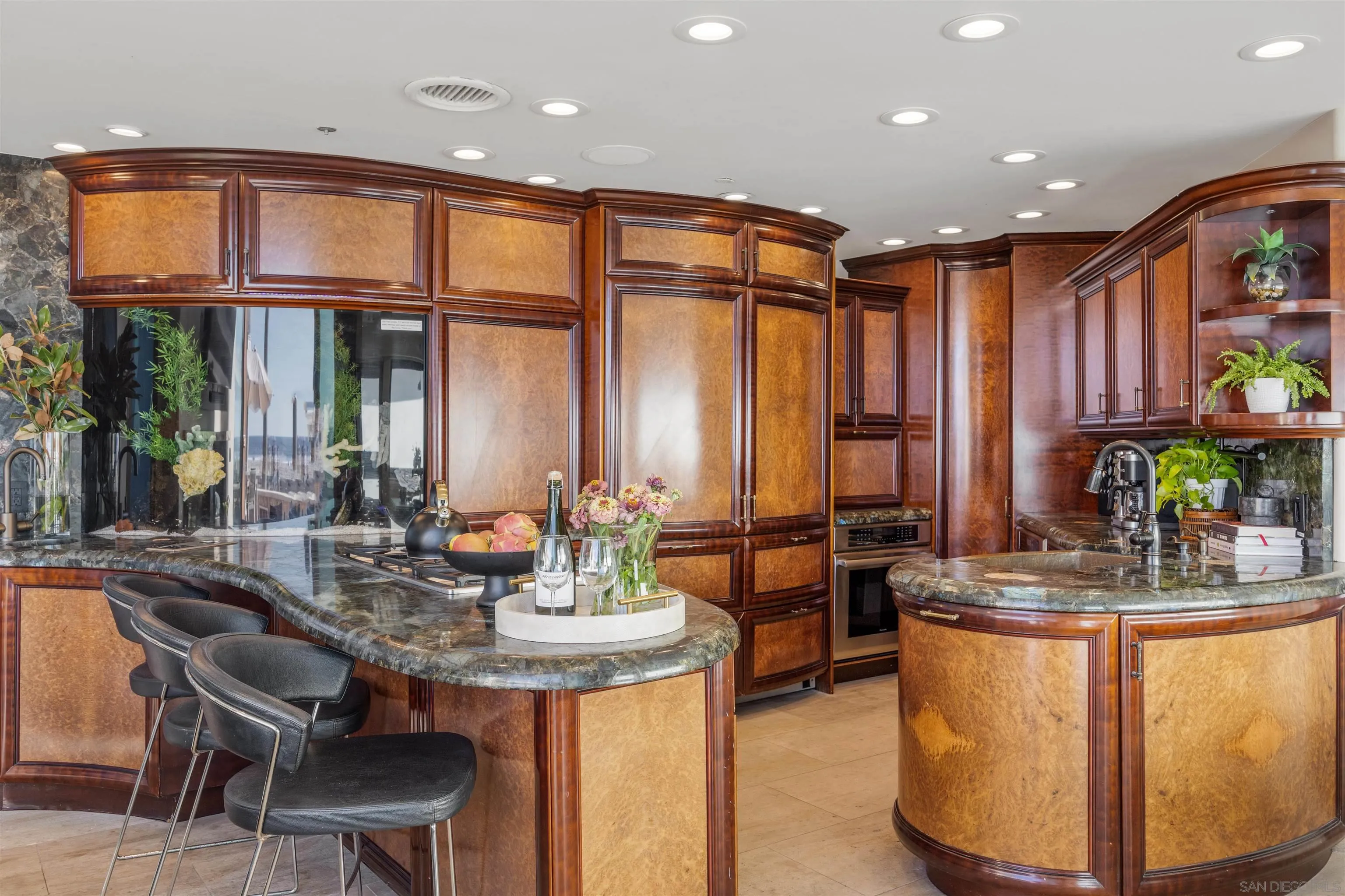 https://cdn.realtyfeed.com/cdn/127/250041658/e61b31684490dddb3412f45633821e9d.webp