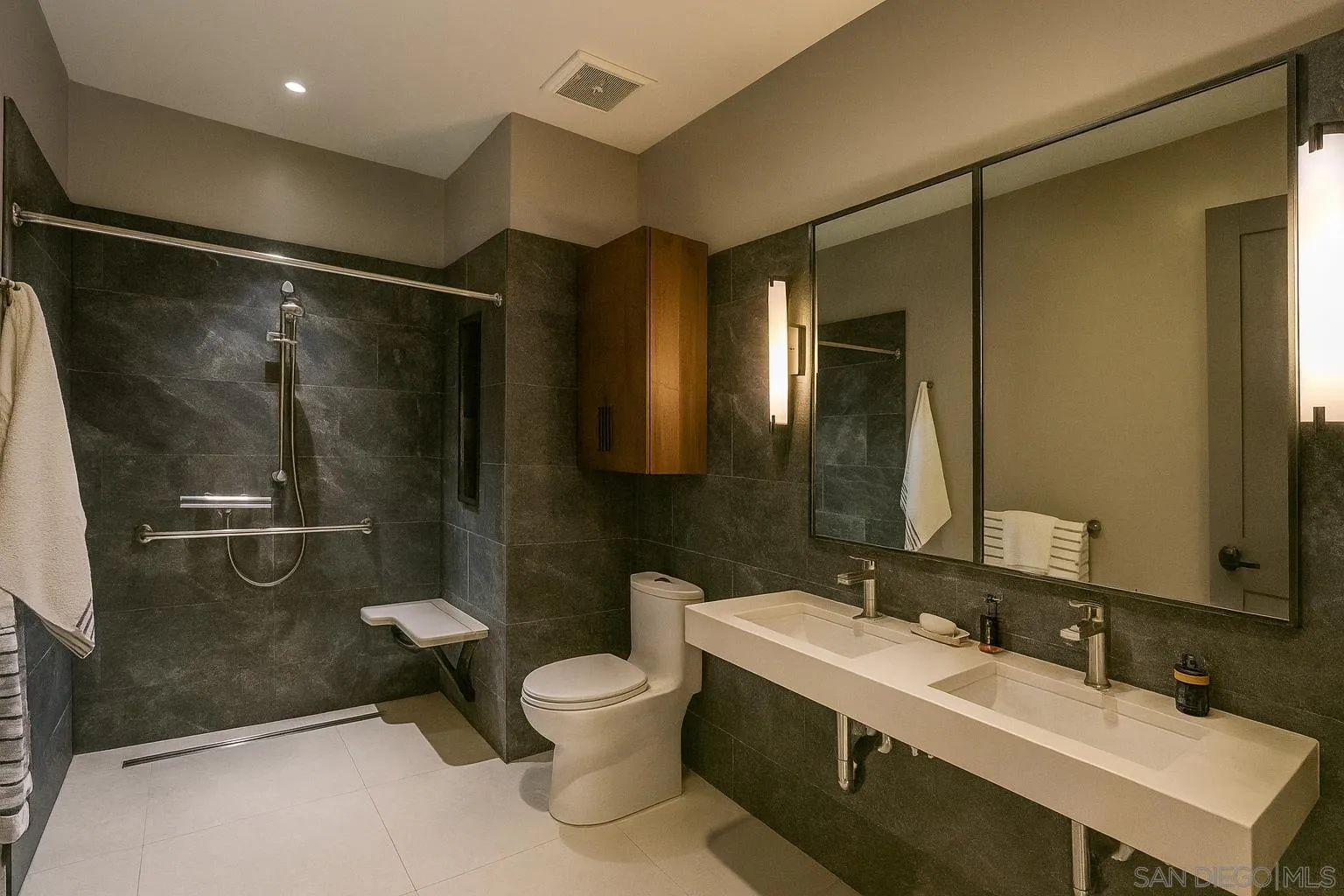 Photo #7: 250041659 Listing: Photo #7