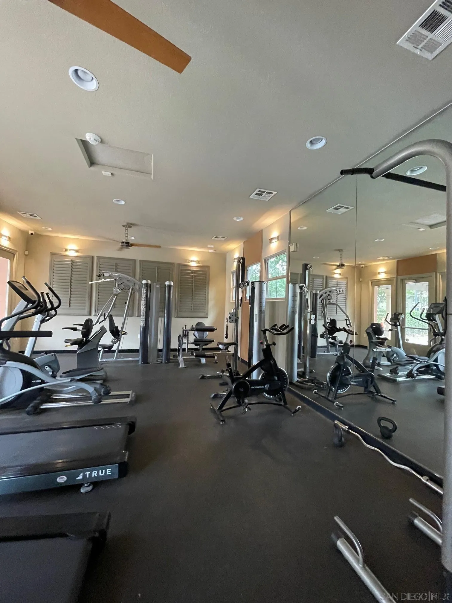 https://cdn.realtyfeed.com/cdn/127/250041660/42f44ac54813d9b68d849d99441d2f7b.webp