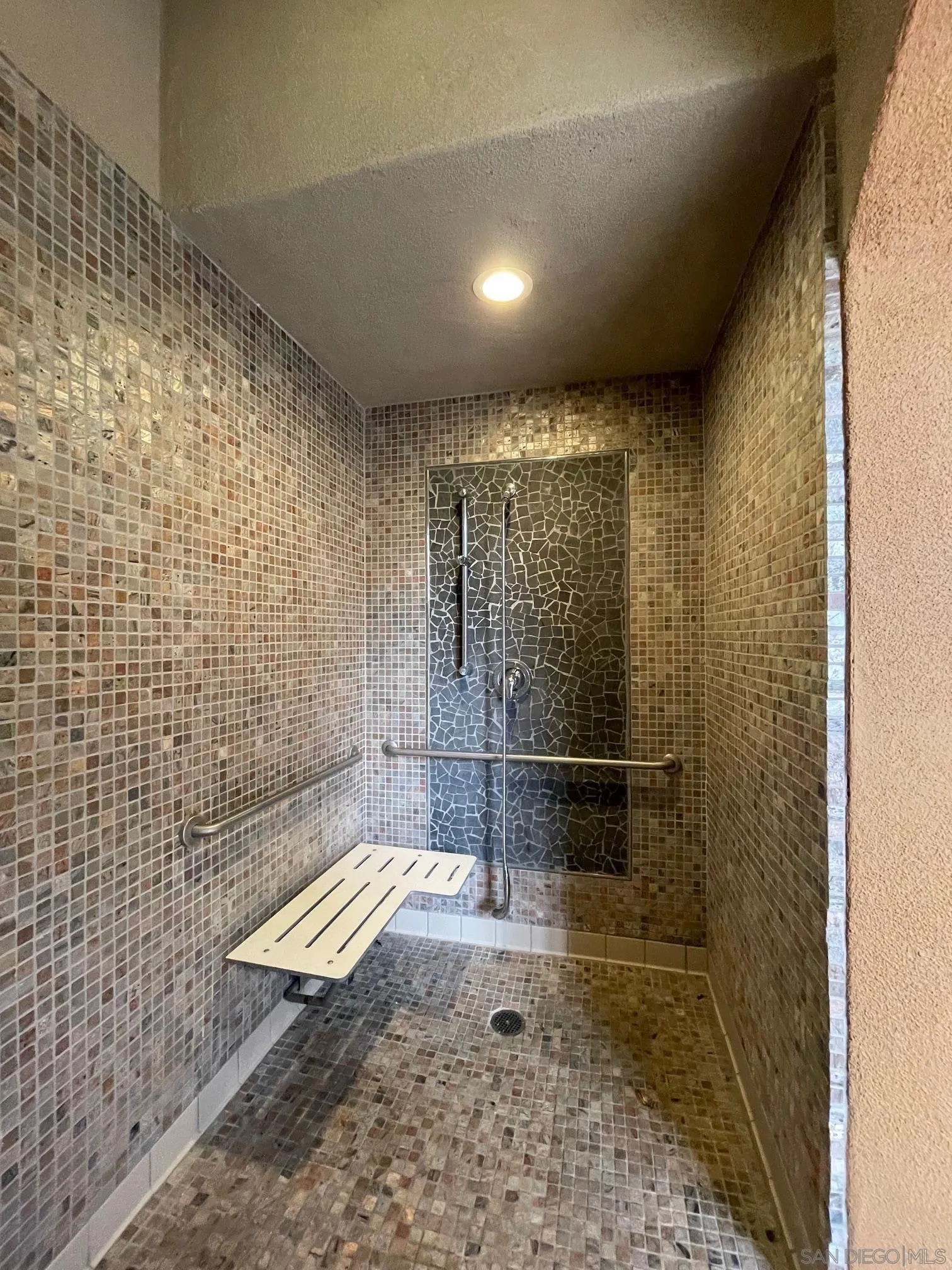 https://cdn.realtyfeed.com/cdn/127/250041660/a4beff16b121fe5ee9570b6986853ab5.webp