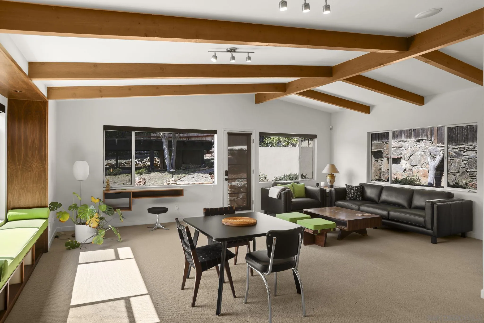 https://cdn.realtyfeed.com/cdn/127/250041663/0c8c3fbc9cbfe948c60a19290f560192.webp