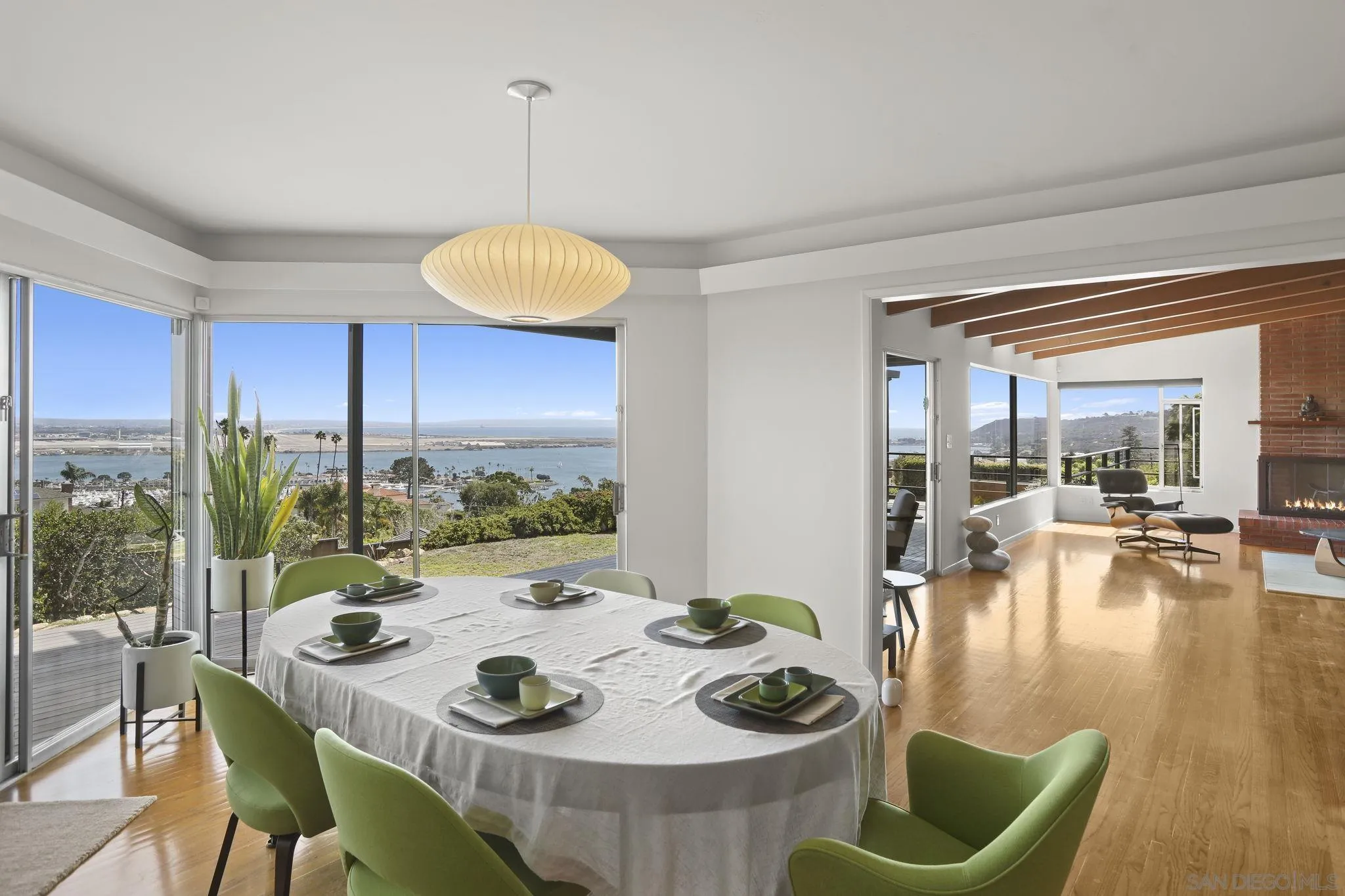 https://cdn.realtyfeed.com/cdn/127/250041663/61c218bc16bceb640bcea56fde547af9.webp