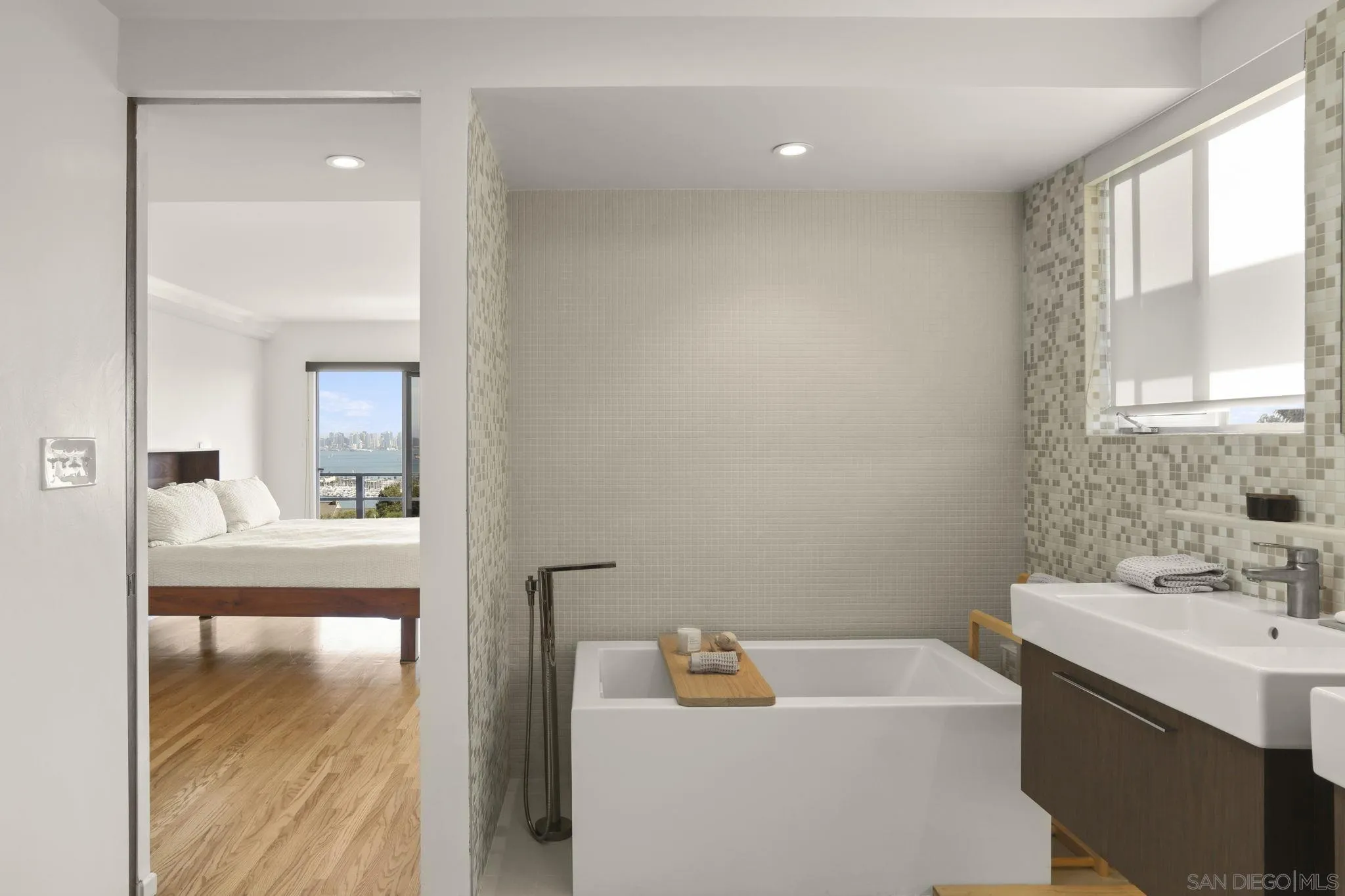 https://cdn.realtyfeed.com/cdn/127/250041663/6f1de2bd28f10b309212d7c76e83ad13.webp
