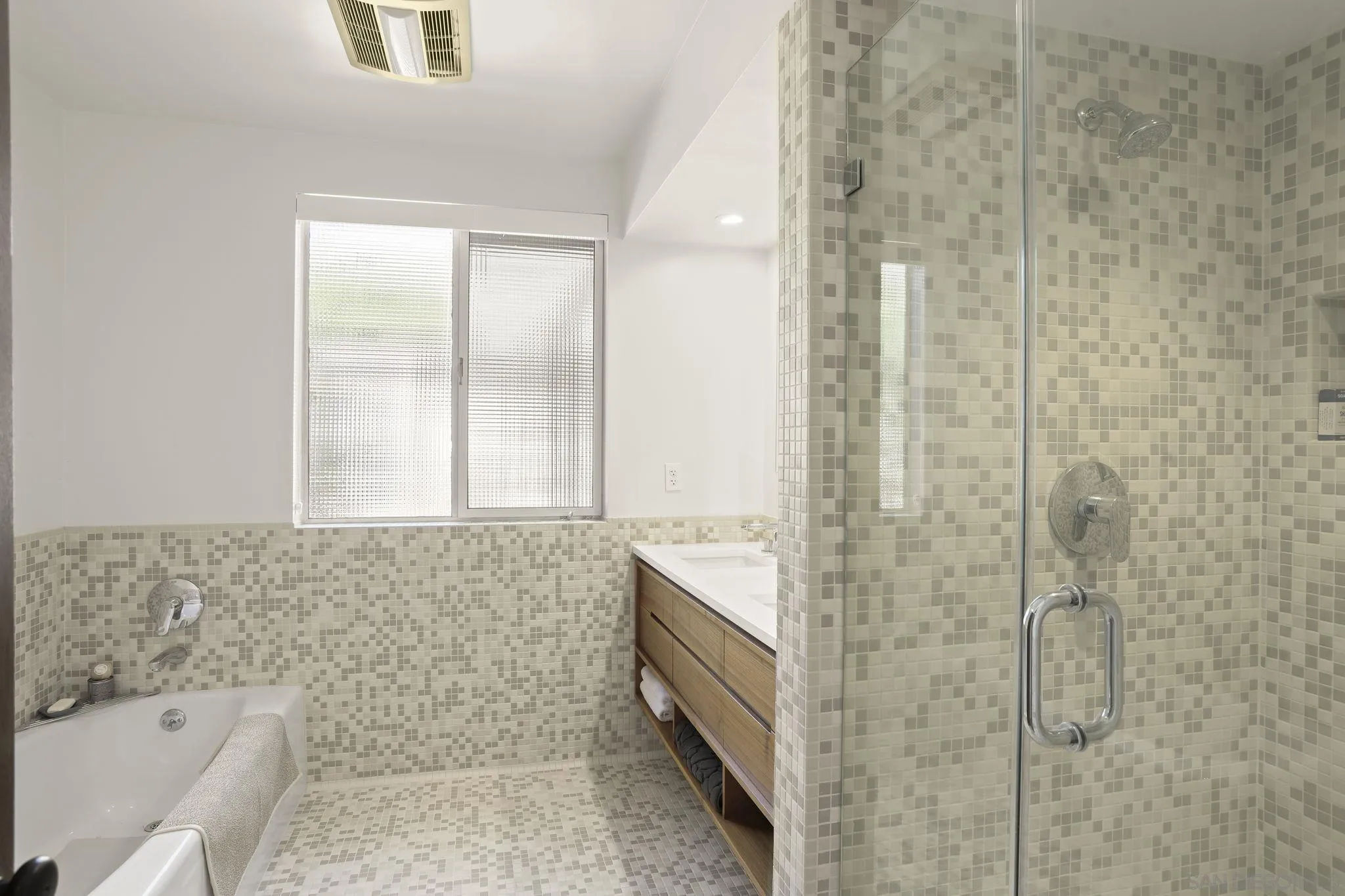 https://cdn.realtyfeed.com/cdn/127/250041663/b14f43b6663a79826783453e90351836.webp