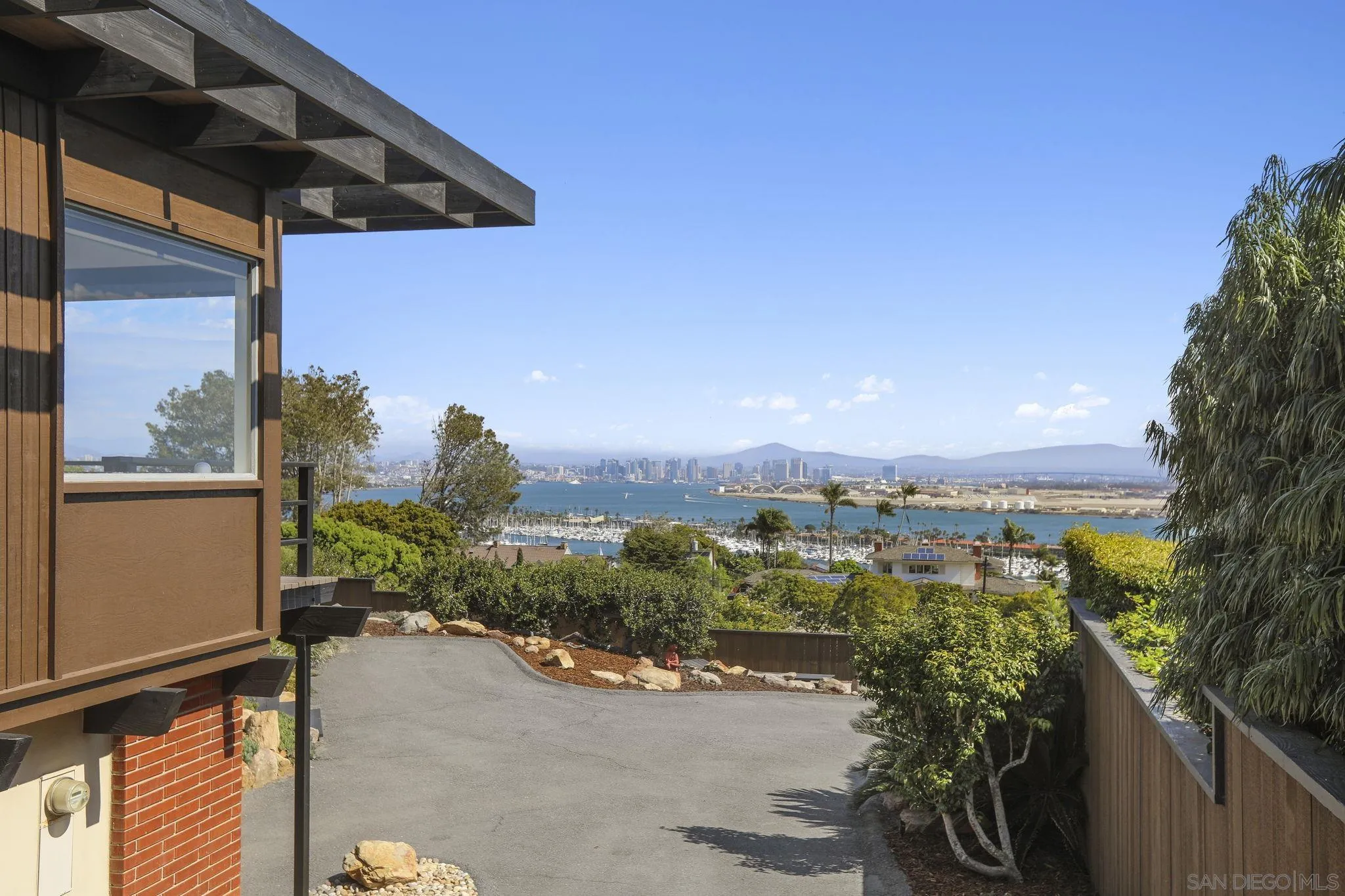 https://cdn.realtyfeed.com/cdn/127/250041663/d630503d2f620ccb1a6af9934d1c3a70.webp