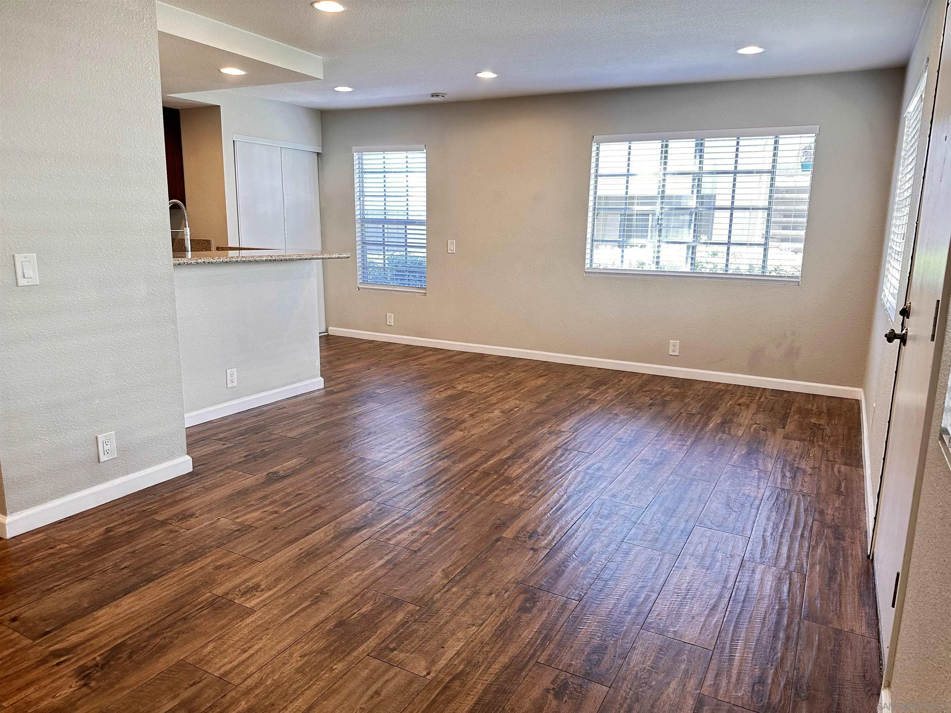 Photo #2: 250041667 Listing 