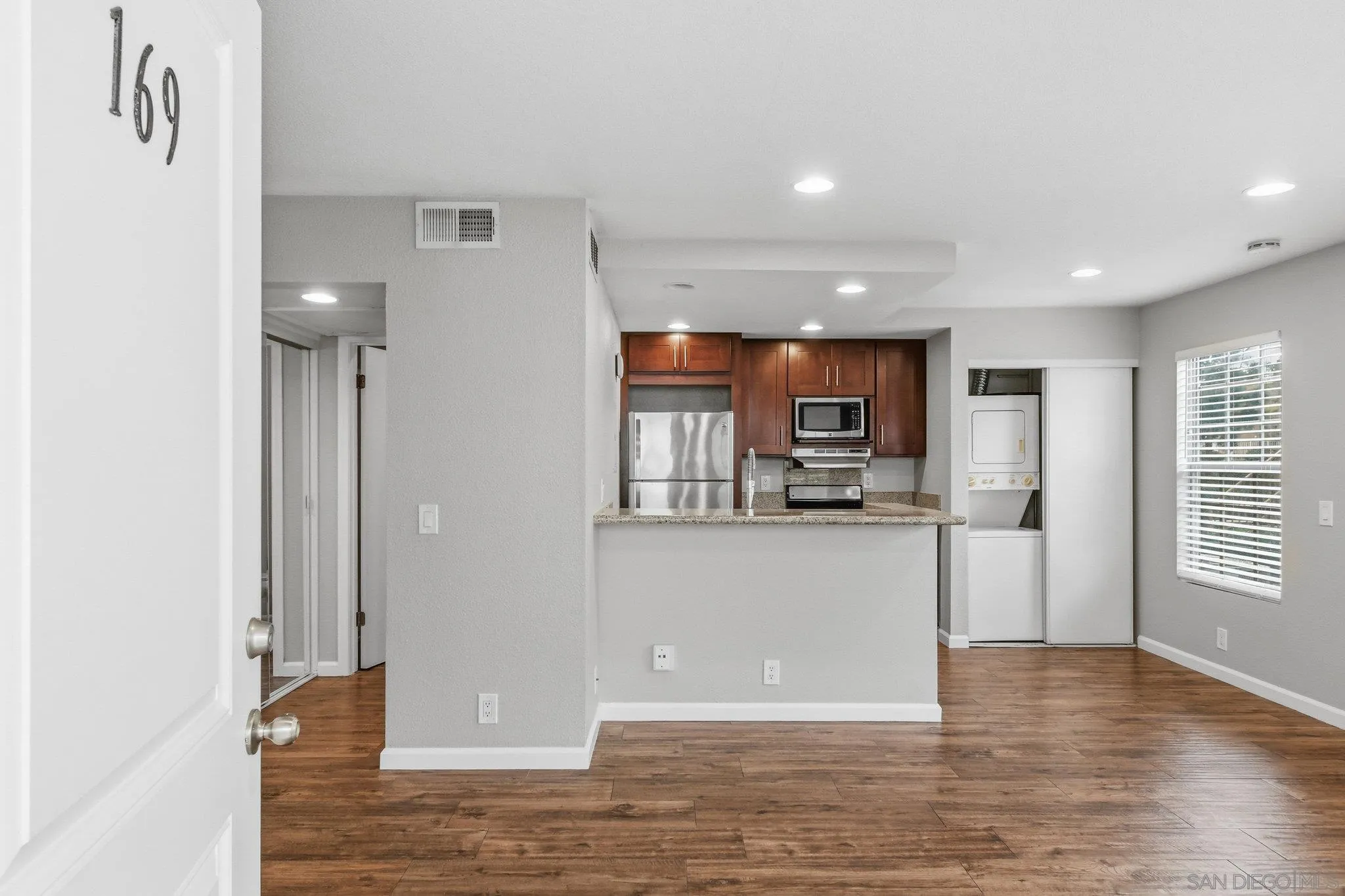 Photo #4: 250041667 Listing: Photo #4