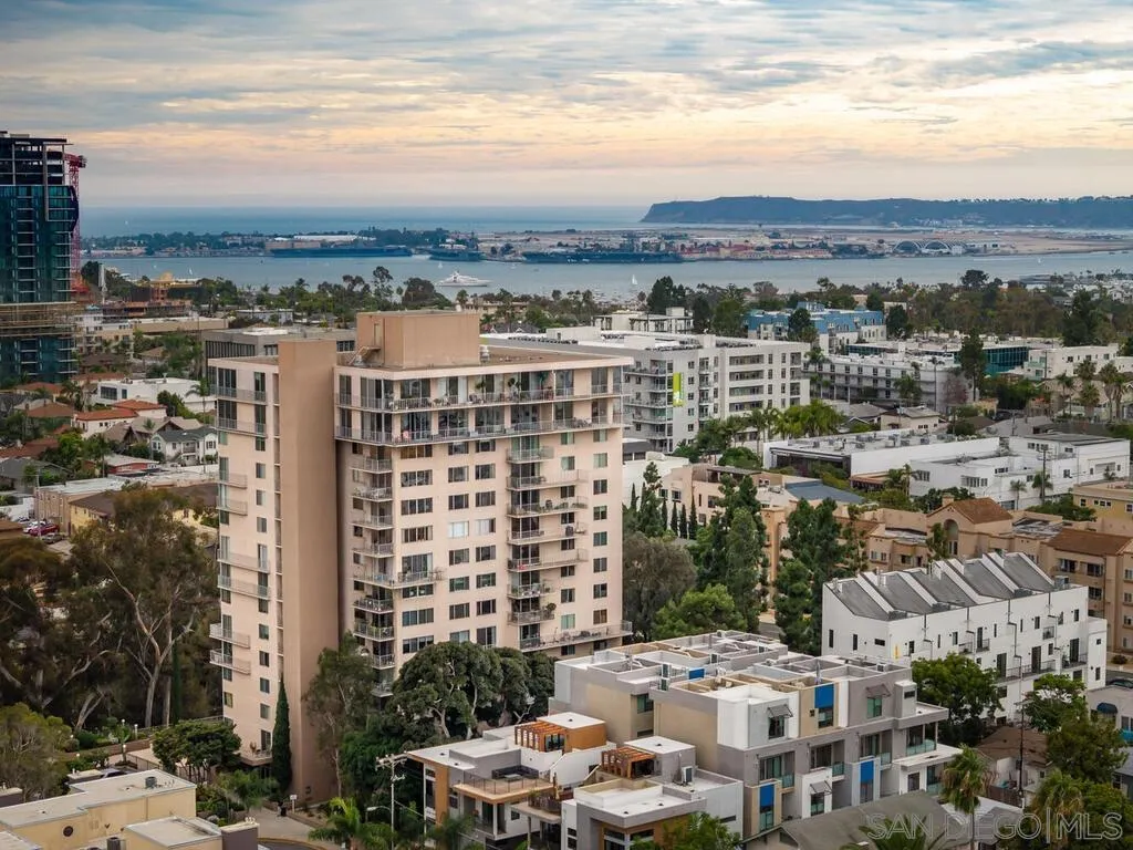 https://cdn.realtyfeed.com/cdn/127/250041668/a4be104d66b18a885206e8f2921708fe.webp