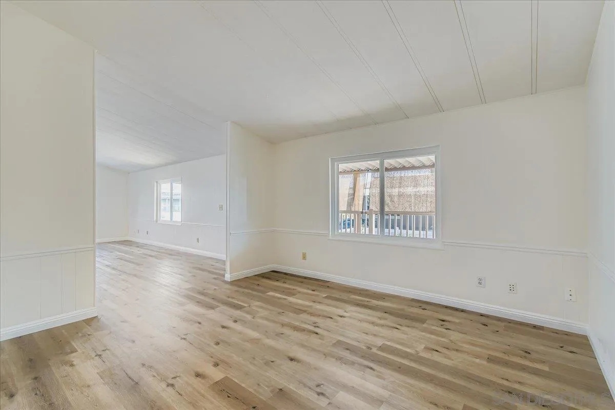 https://cdn.realtyfeed.com/cdn/127/250041671/a38441f57fd59adf13d2025ebc81d243.webp