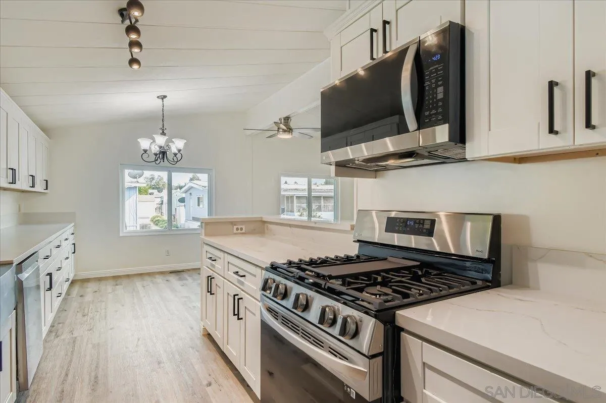 https://cdn.realtyfeed.com/cdn/127/250041671/f66ac76d31a028777e1de61229a853b2.webp