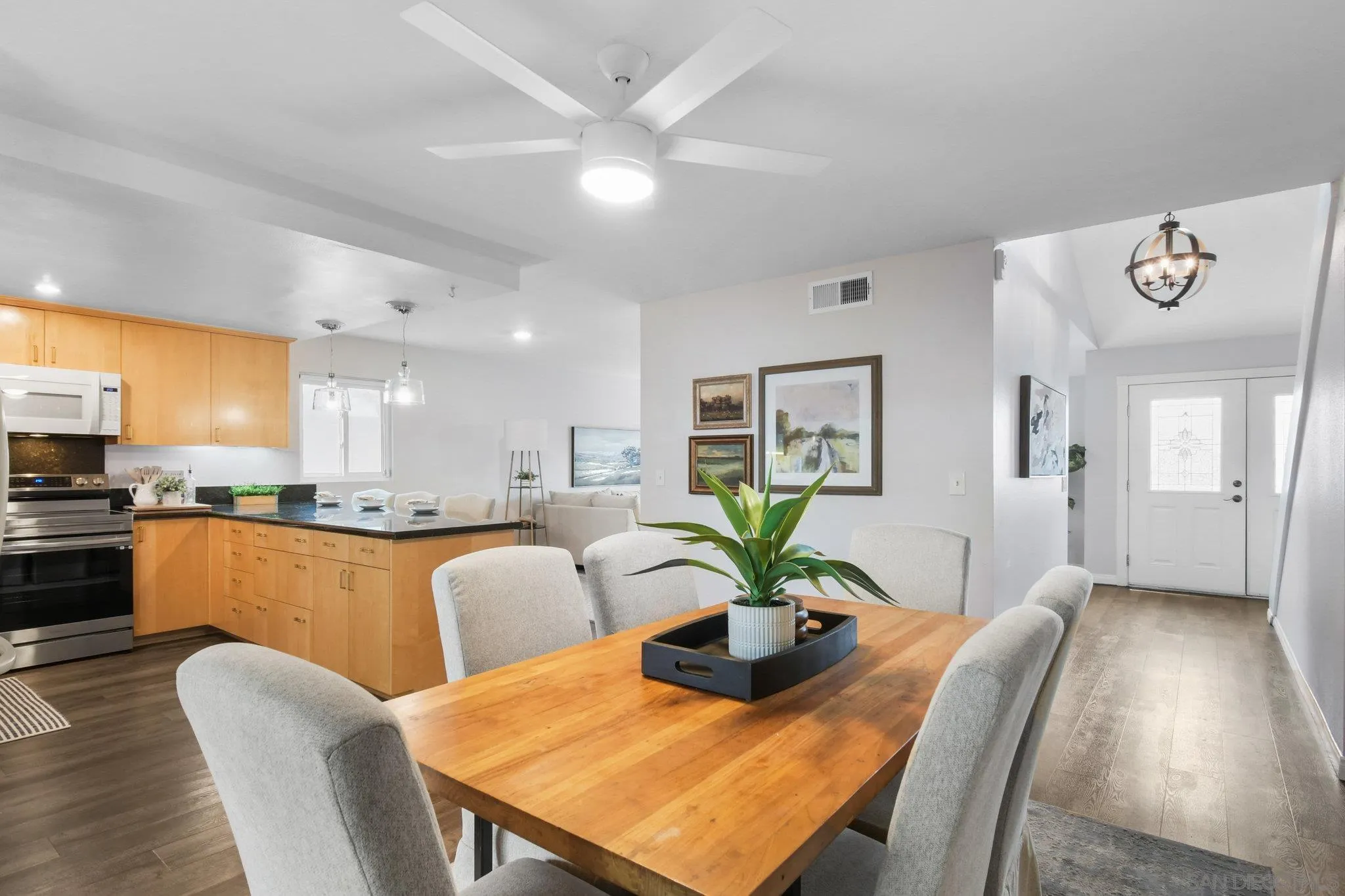 https://cdn.realtyfeed.com/cdn/127/250041672/0ed147e64280d5f27c55152fc5bc24d7.webp