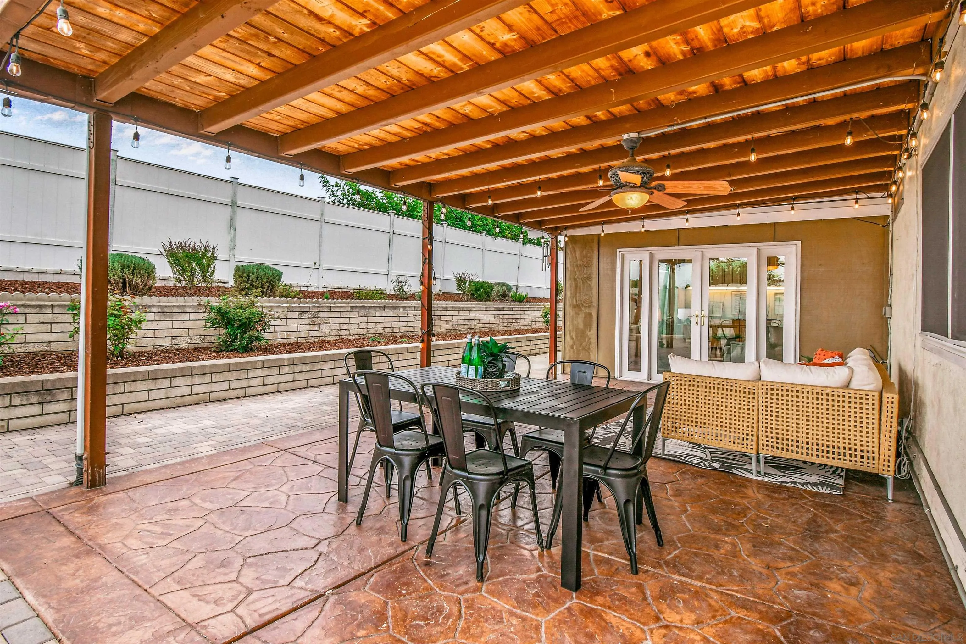 https://cdn.realtyfeed.com/cdn/127/250041672/83ff4ad1193764bb2a6e73ba8d50f711.webp