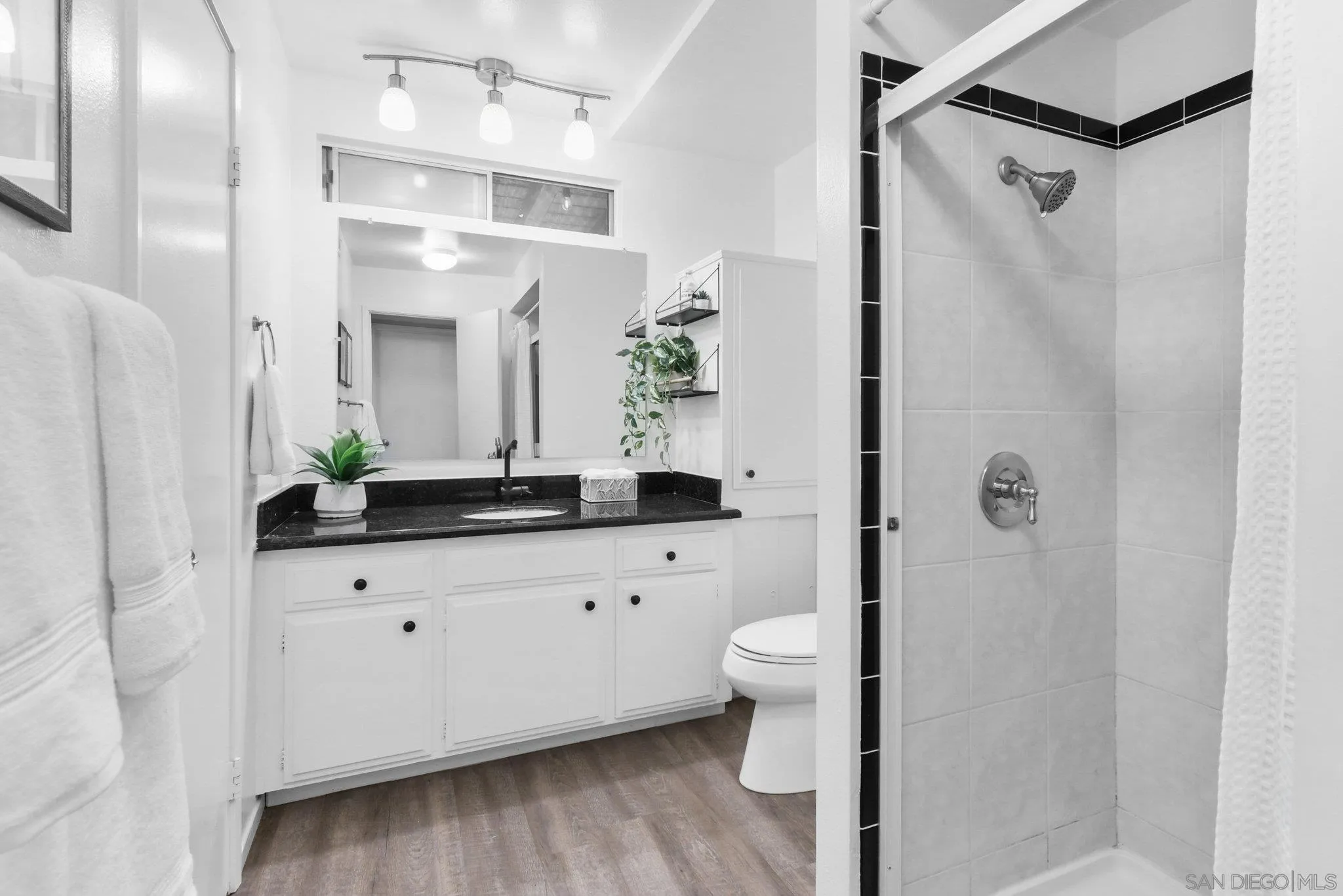 https://cdn.realtyfeed.com/cdn/127/250041672/bea539688522e775a8ec55ab3c3eeb8d.webp
