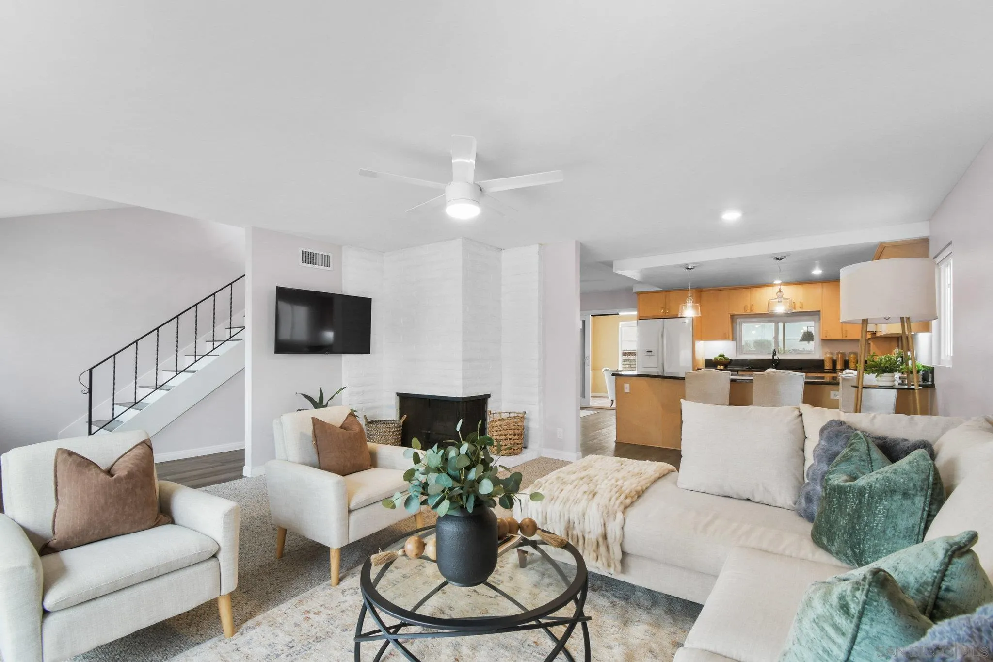 https://cdn.realtyfeed.com/cdn/127/250041672/fde8e98a876b6dccb9283485b5b5cd99.webp
