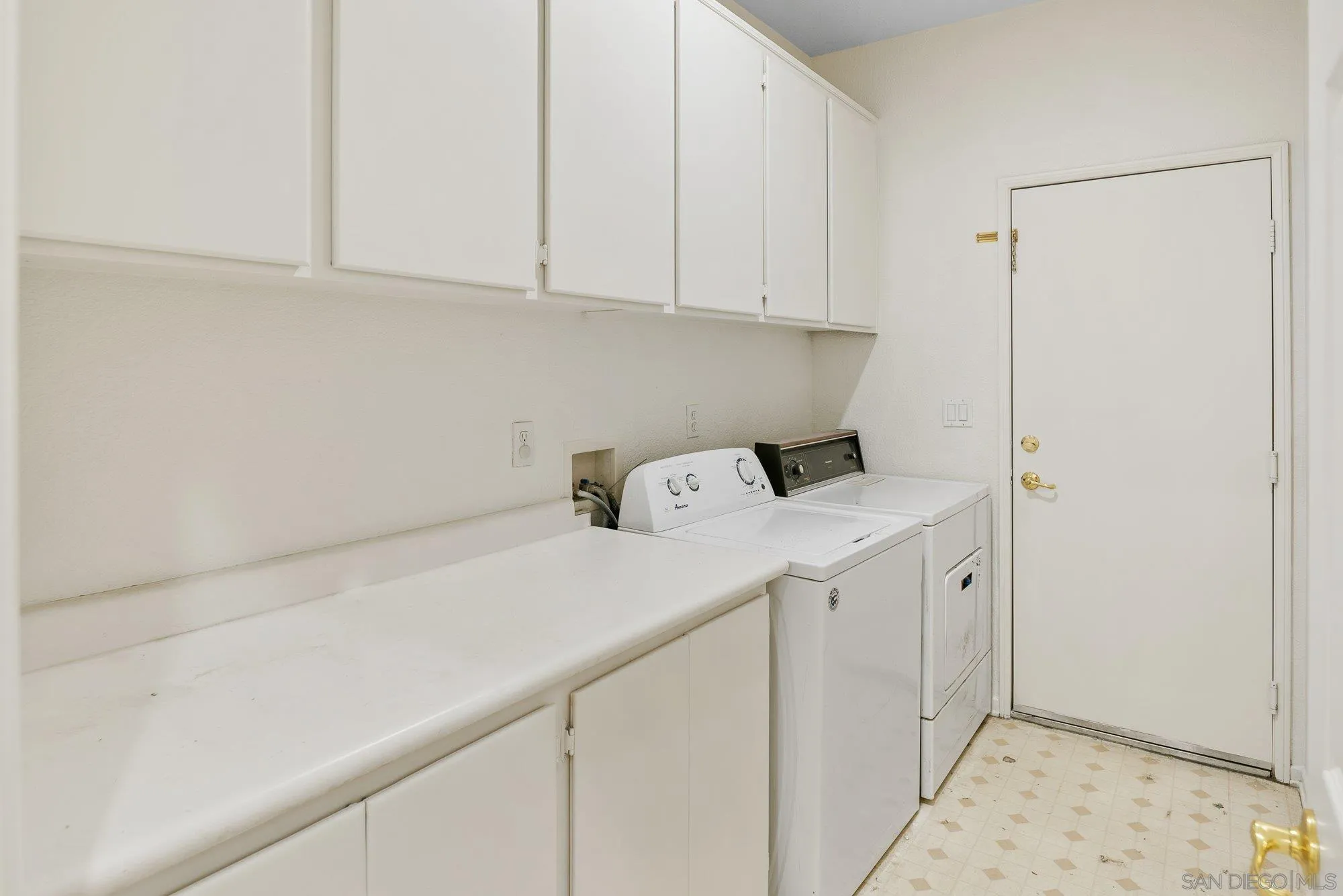 https://cdn.realtyfeed.com/cdn/127/250041673/a38b5d463c2faaef8c9fa17bfa220b4c.webp