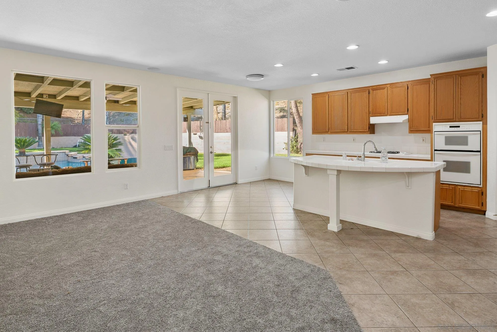 https://cdn.realtyfeed.com/cdn/127/250041673/de9e897eebaecc10a538a11b5966c18c.webp