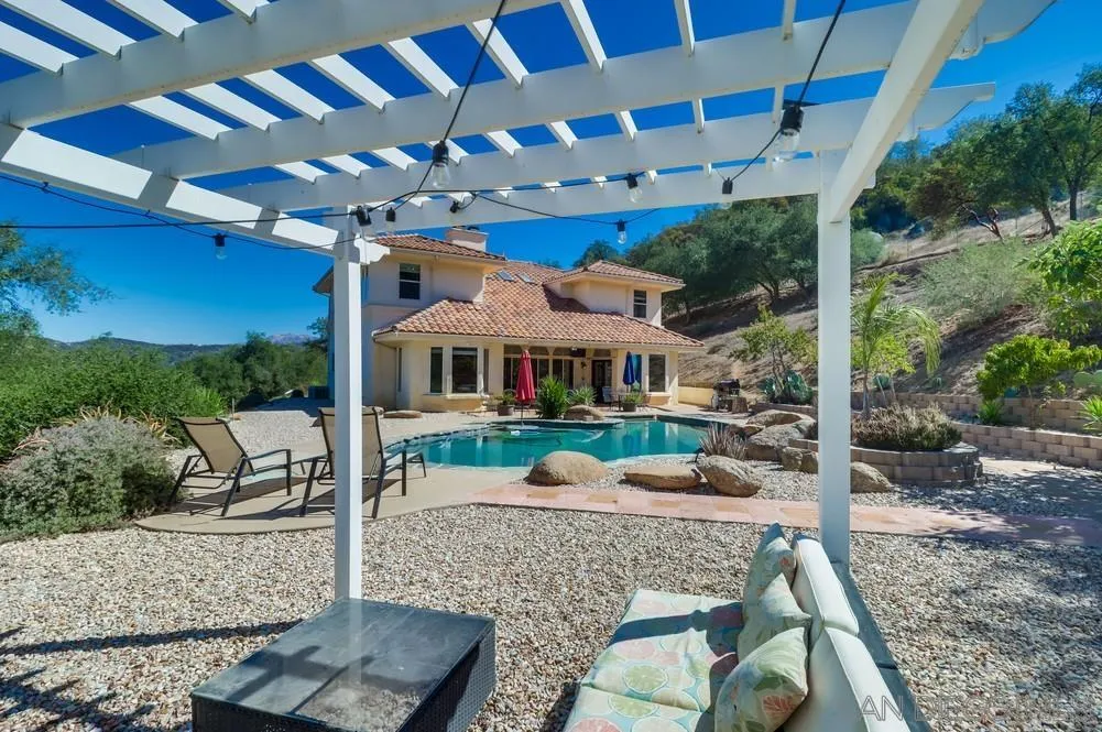 https://cdn.realtyfeed.com/cdn/127/250041674/3bc2a2baf2e73cd6c479678b975a1091.webp