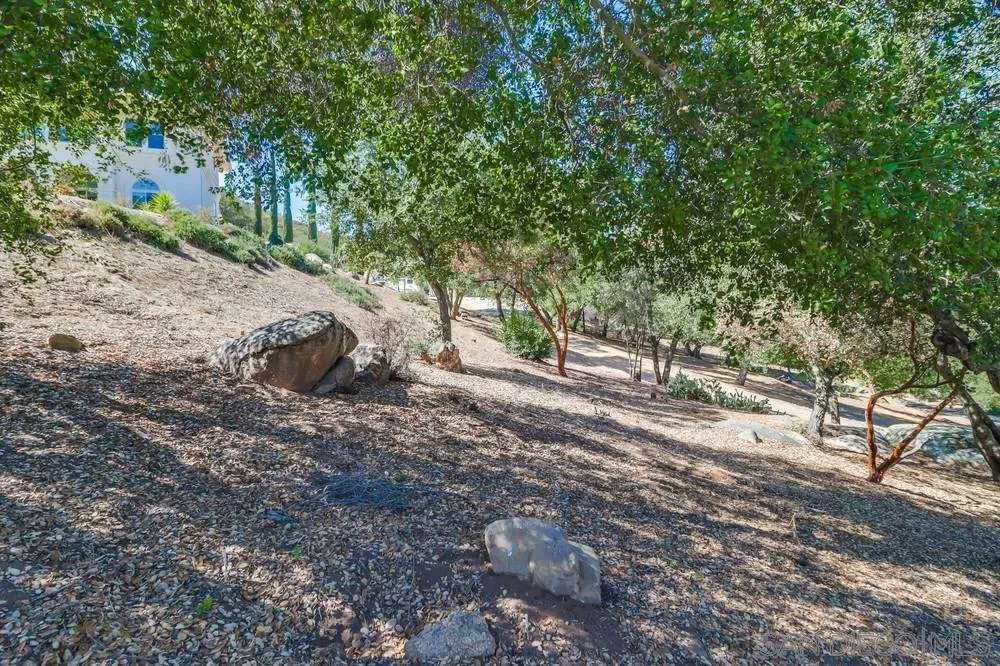 https://cdn.realtyfeed.com/cdn/127/250041674/72dcd9ea8009436c75375d067e9d2331.webp