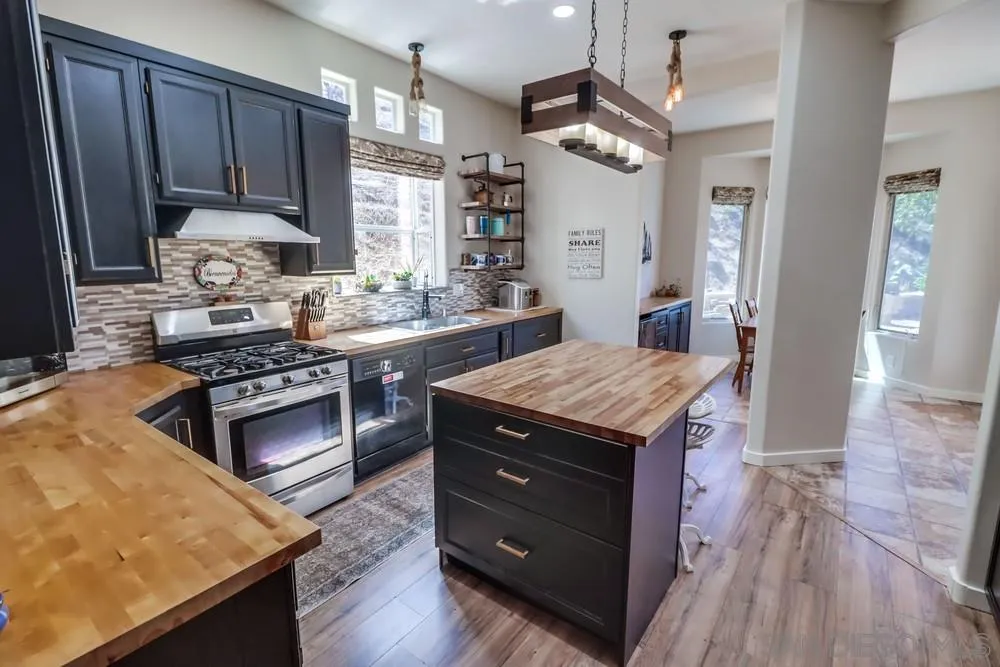 https://cdn.realtyfeed.com/cdn/127/250041674/aac2c816564f202694b5fa08da93adaa.webp